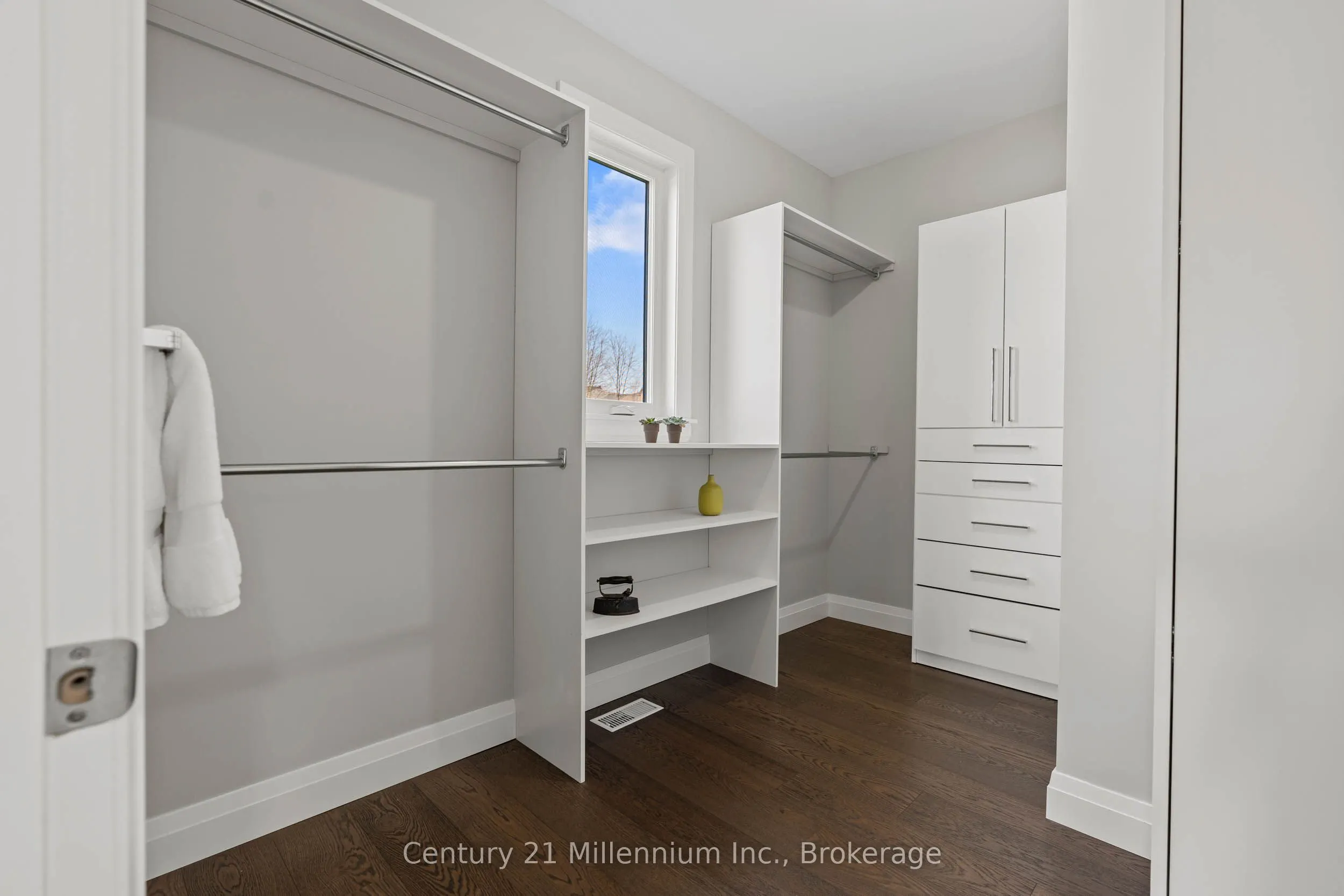 401 Algoma Crescent