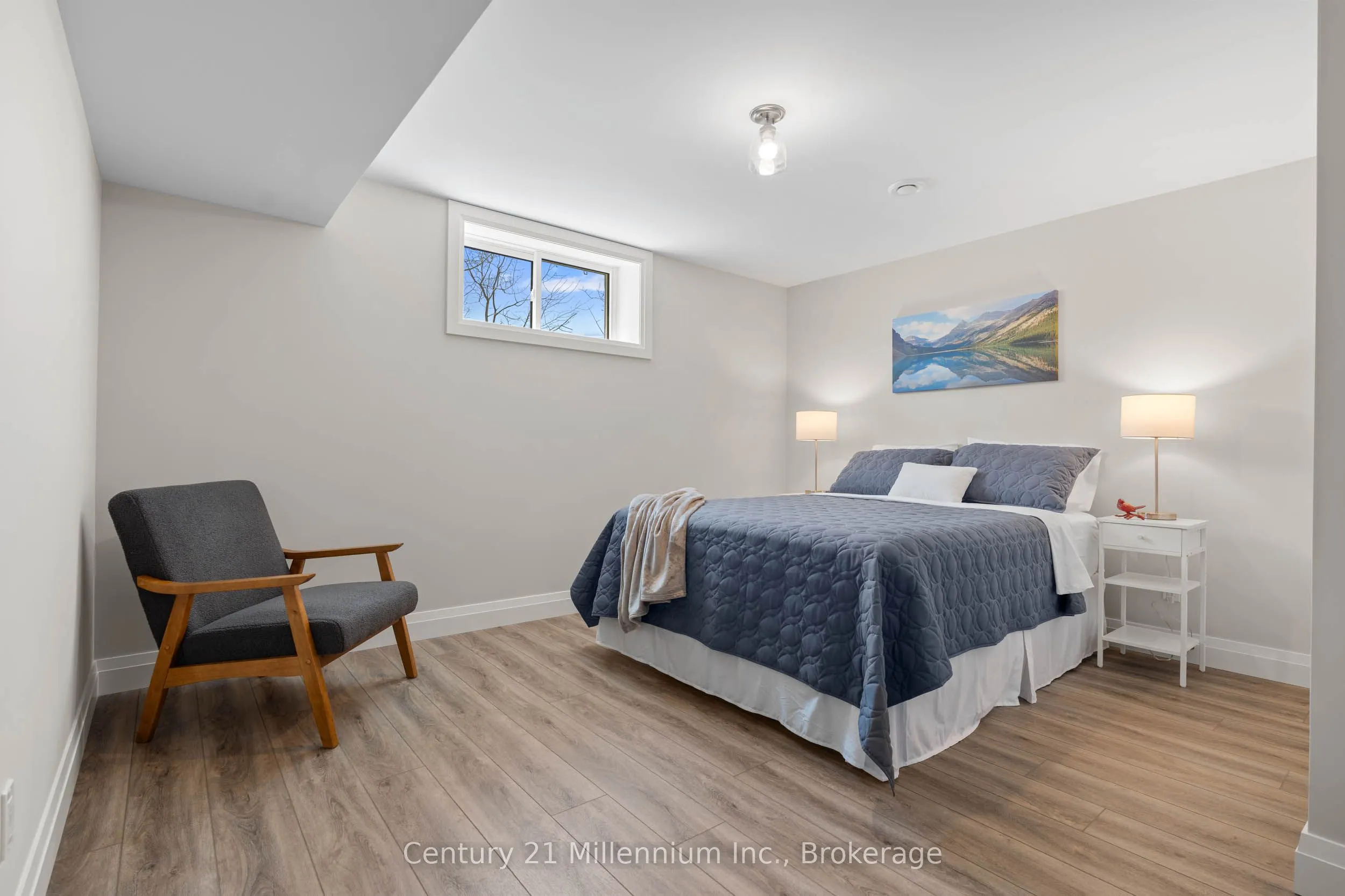 401 Algoma Crescent