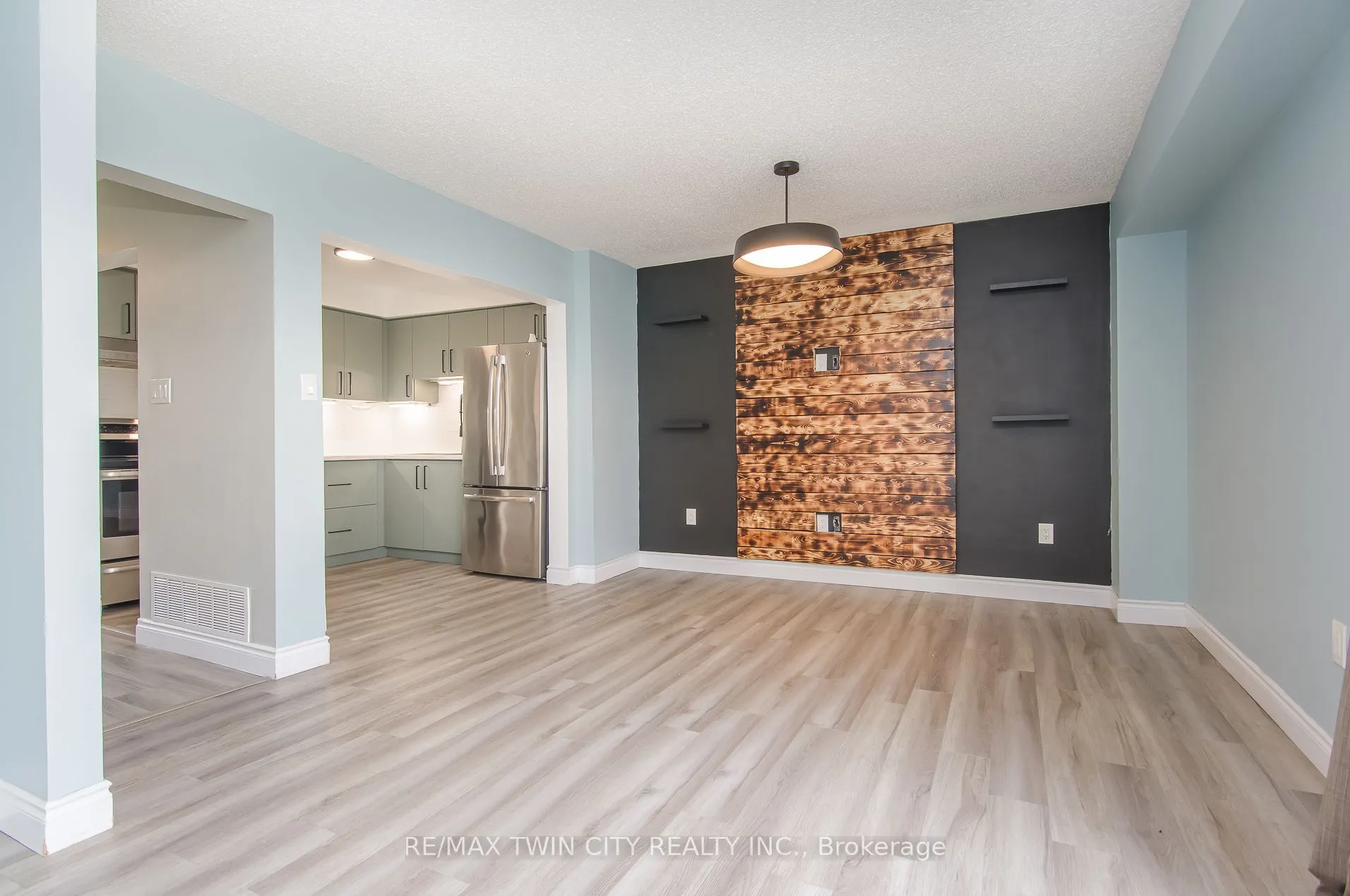 125 Sekura Crescent #13