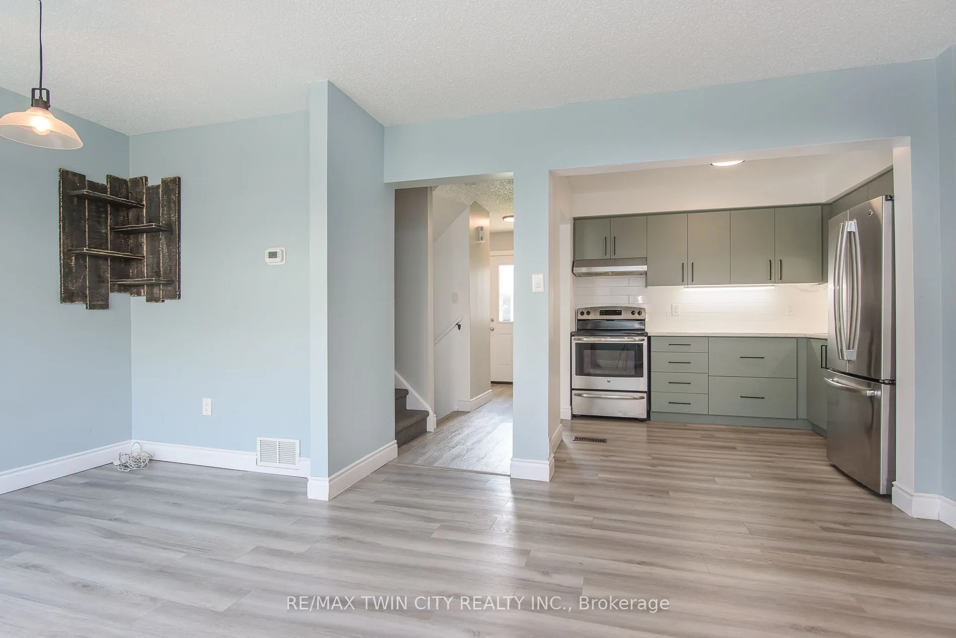125 Sekura Crescent #13