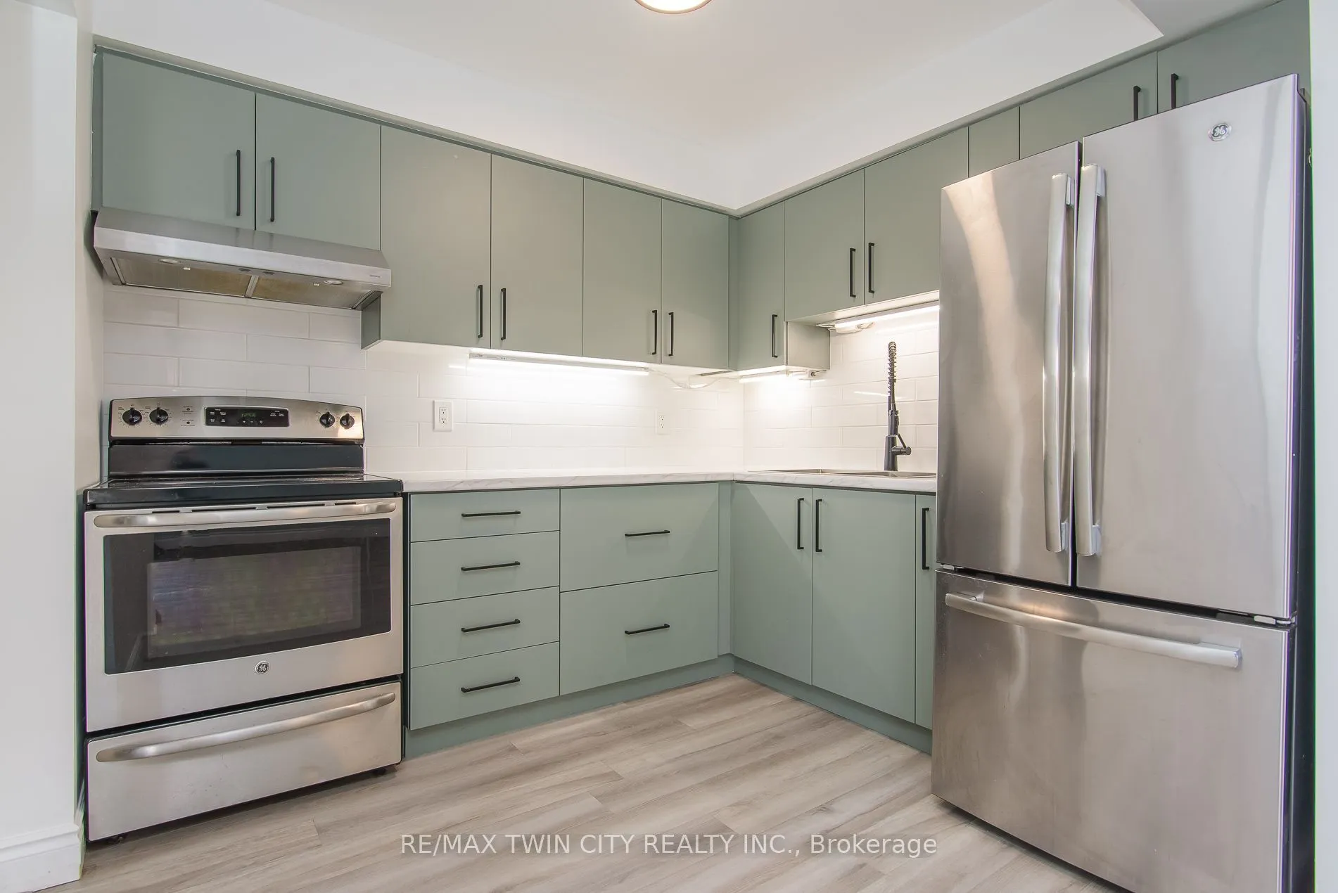 125 Sekura Crescent #13