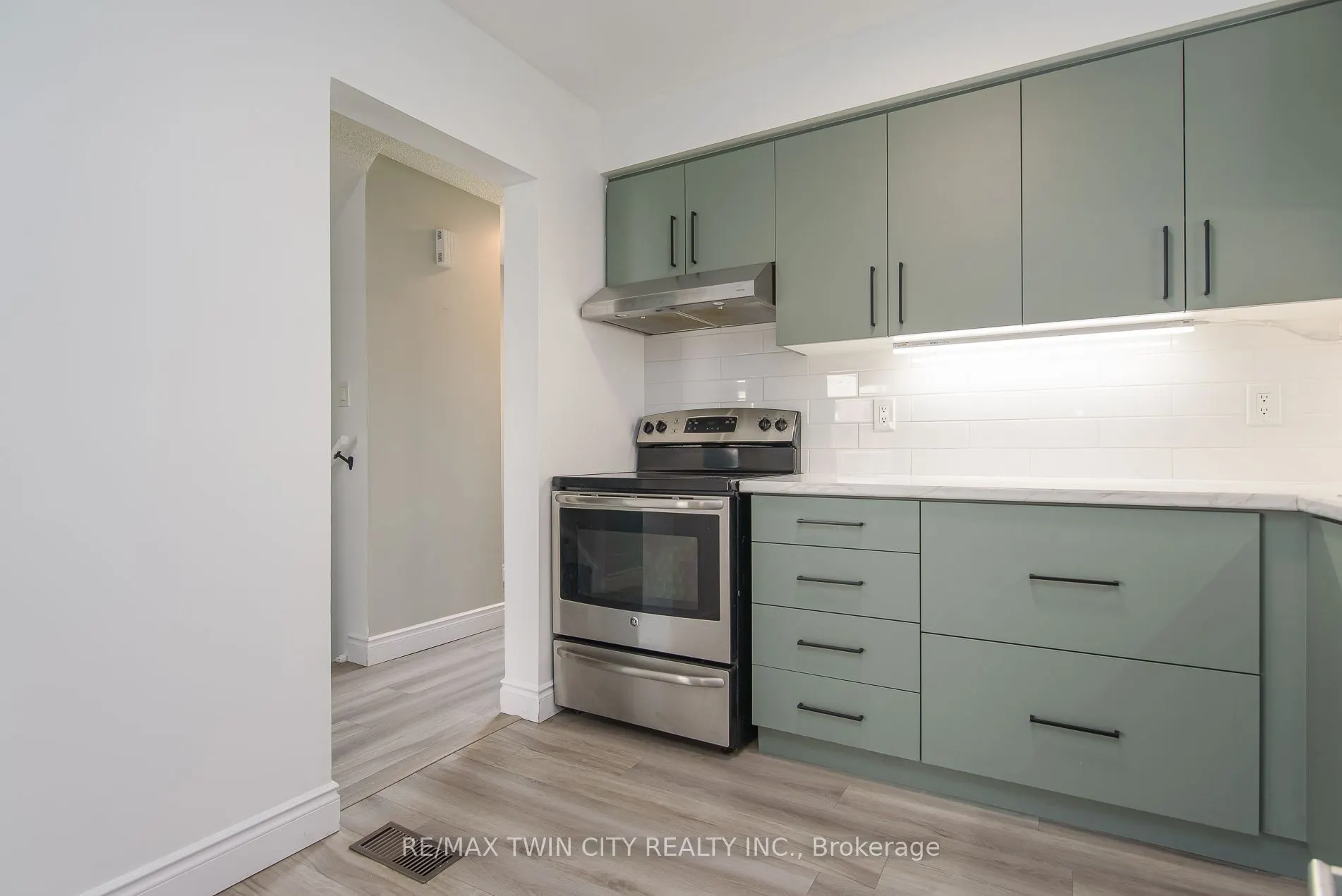 125 Sekura Crescent #13