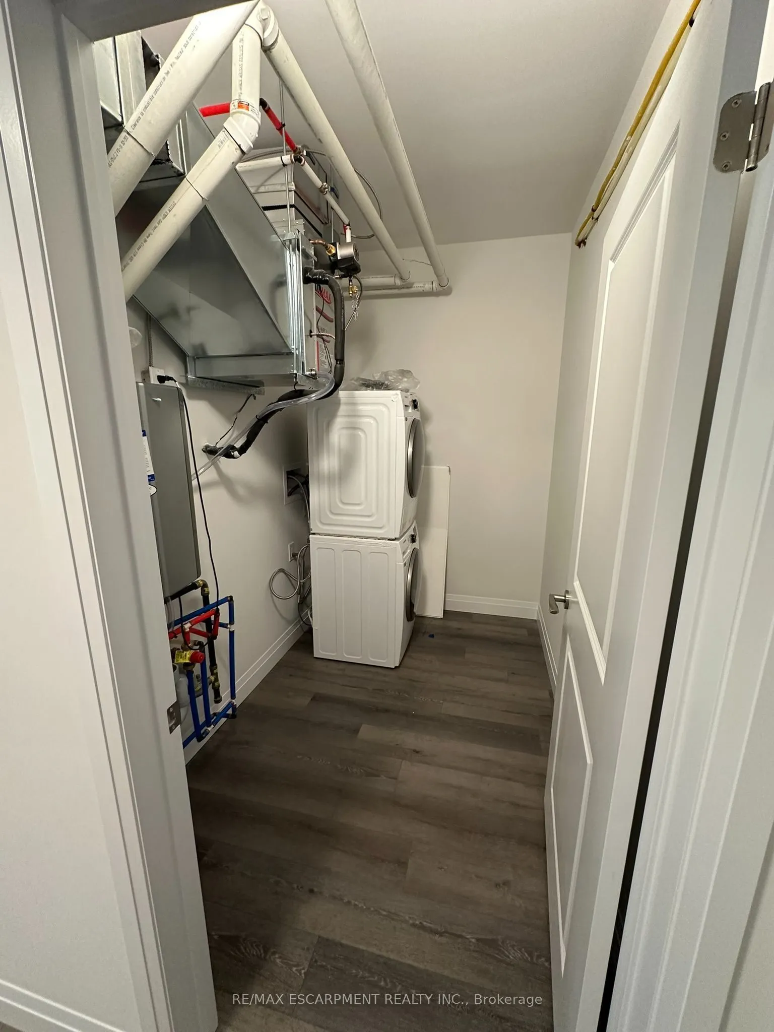 153 Wilson Street W #302