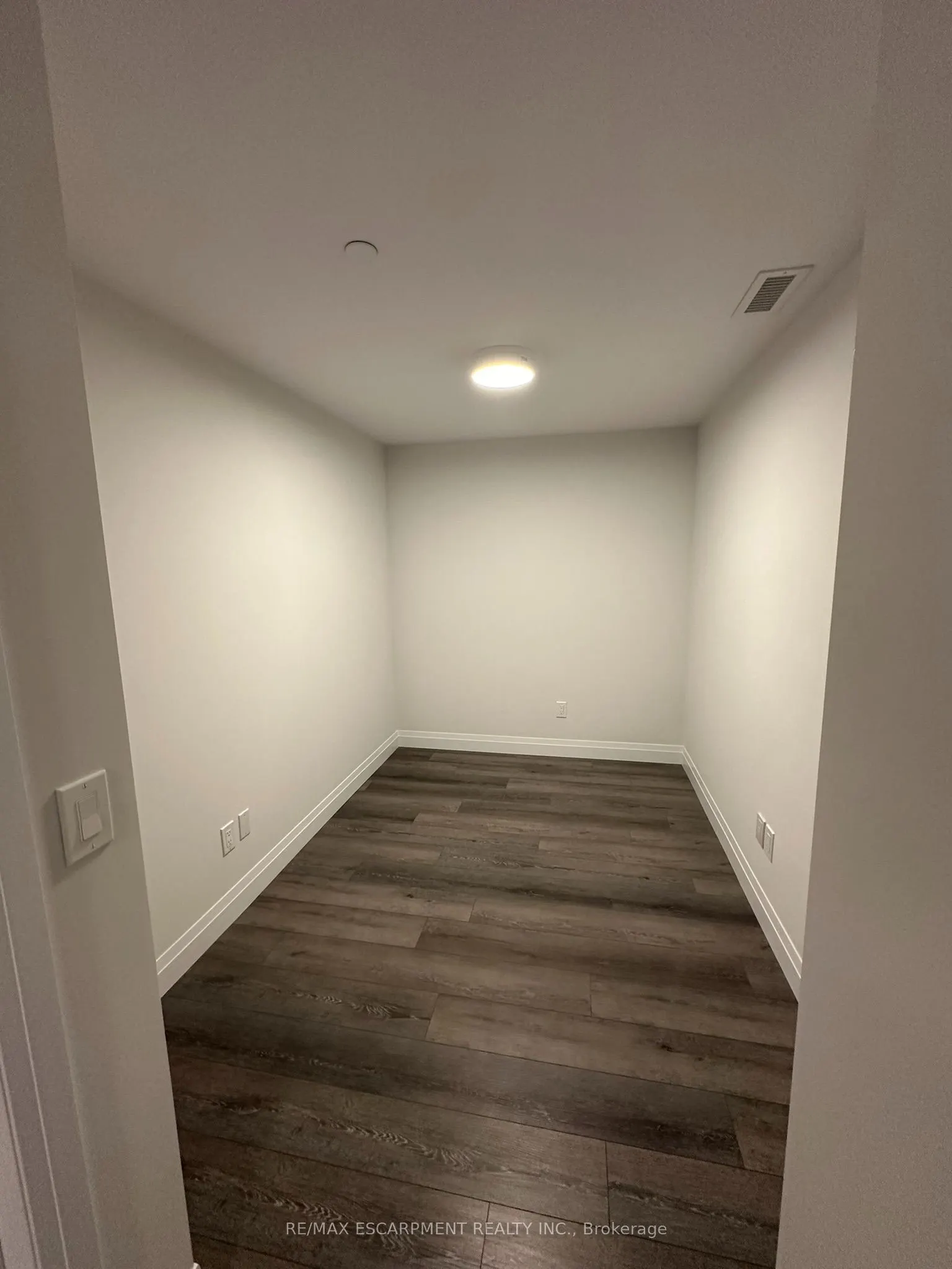153 Wilson Street W #302