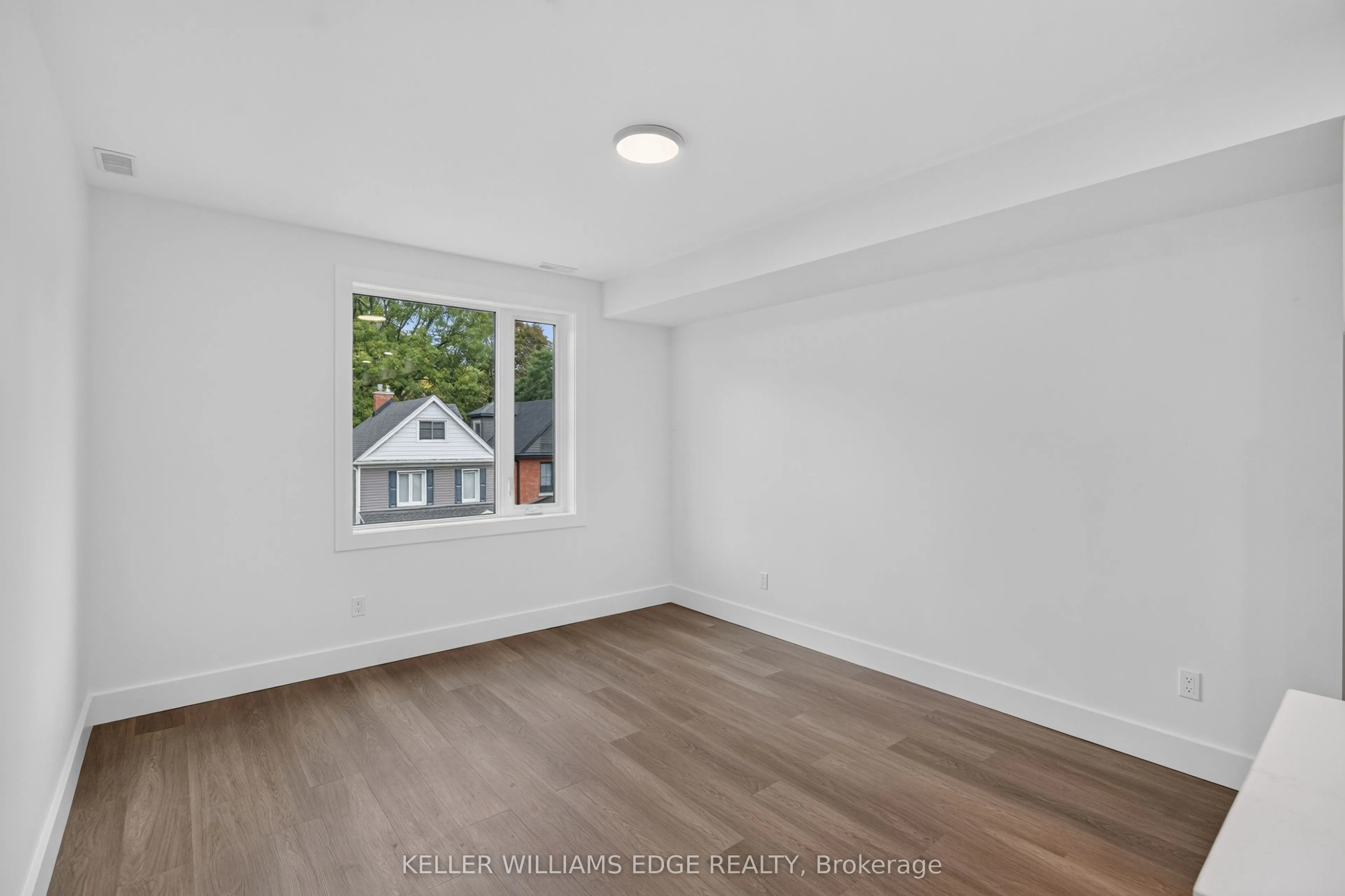 332 KING Street W #5