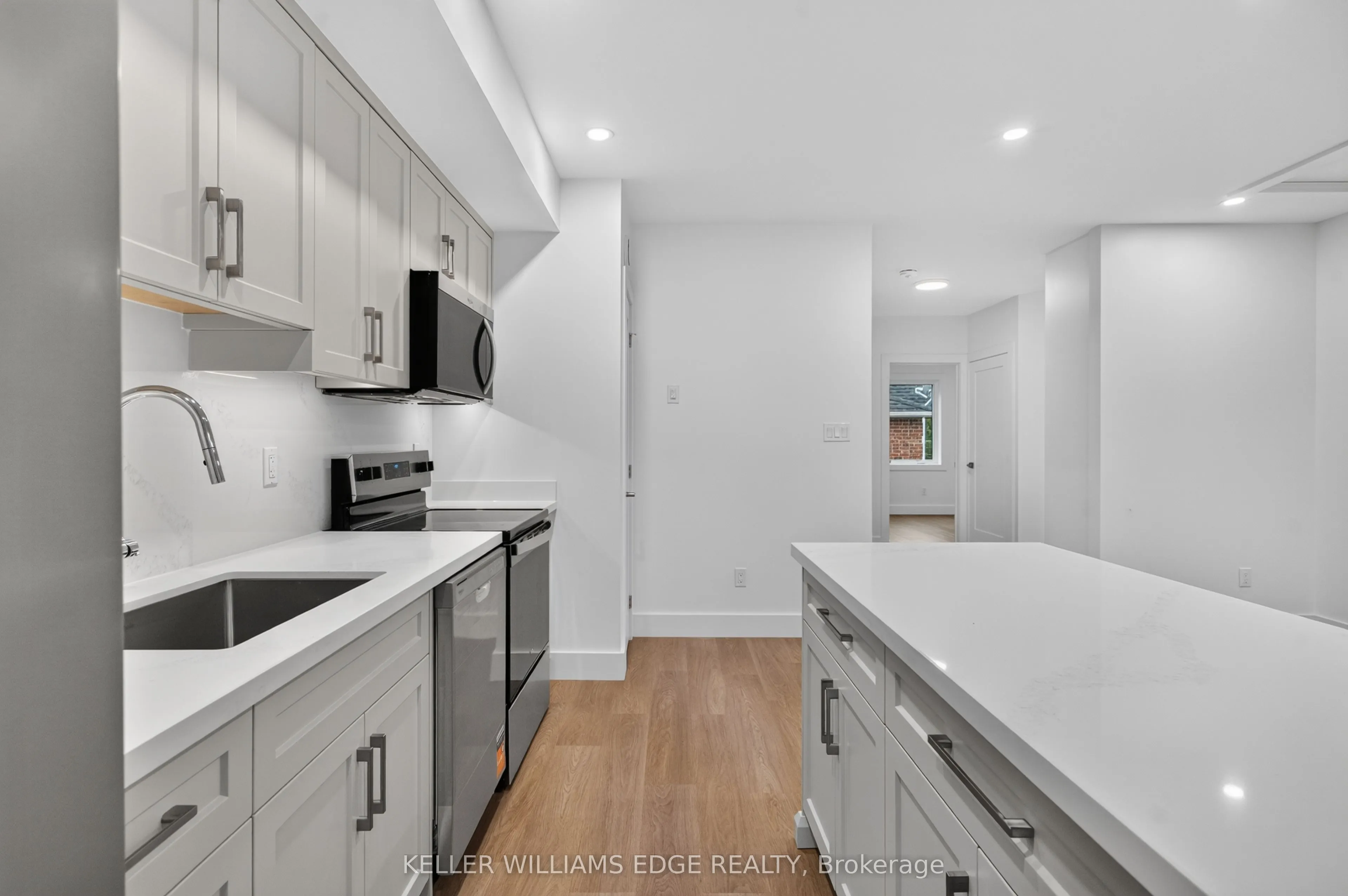 332 KING Street W #5