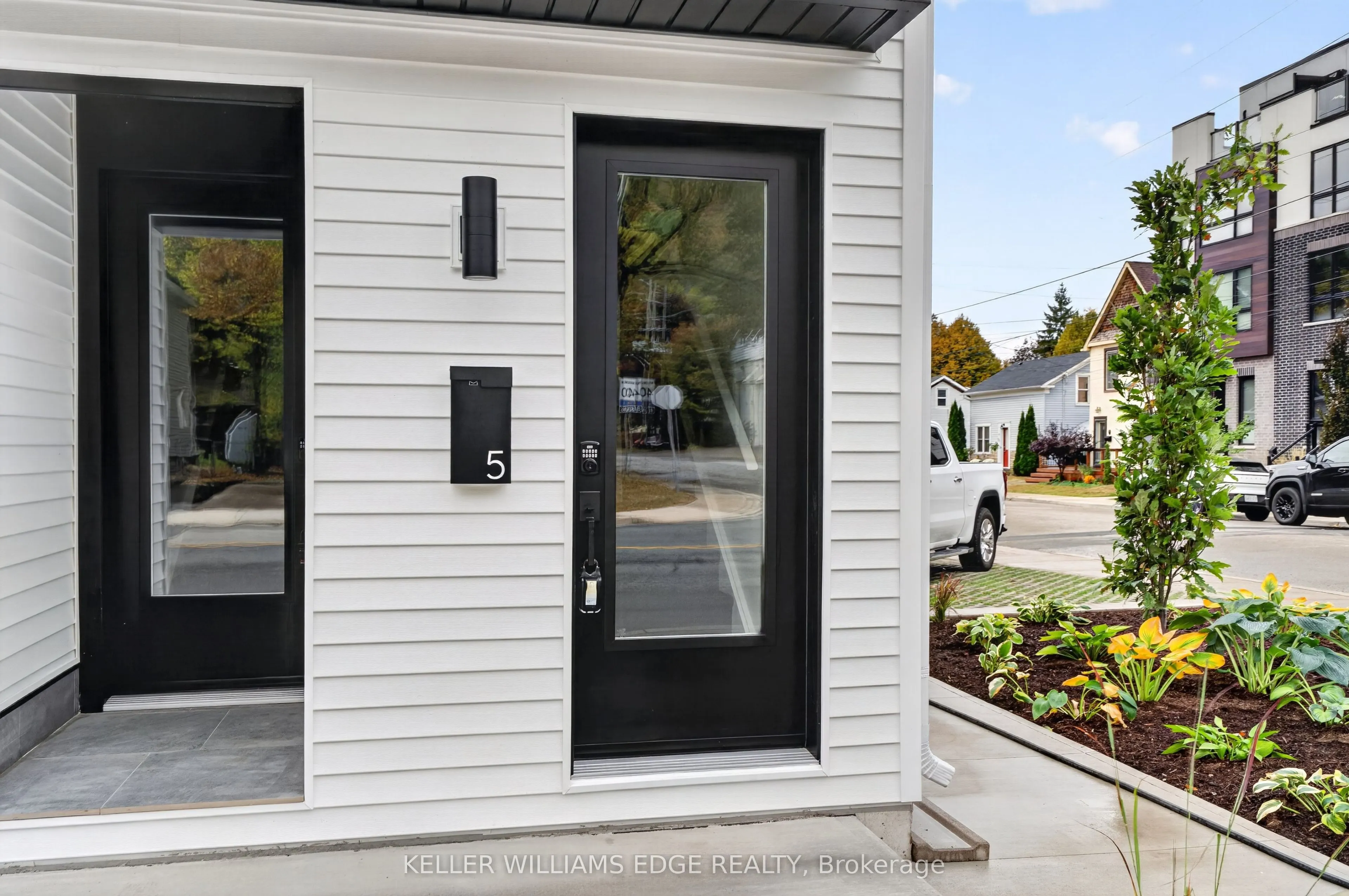332 KING Street W #5
