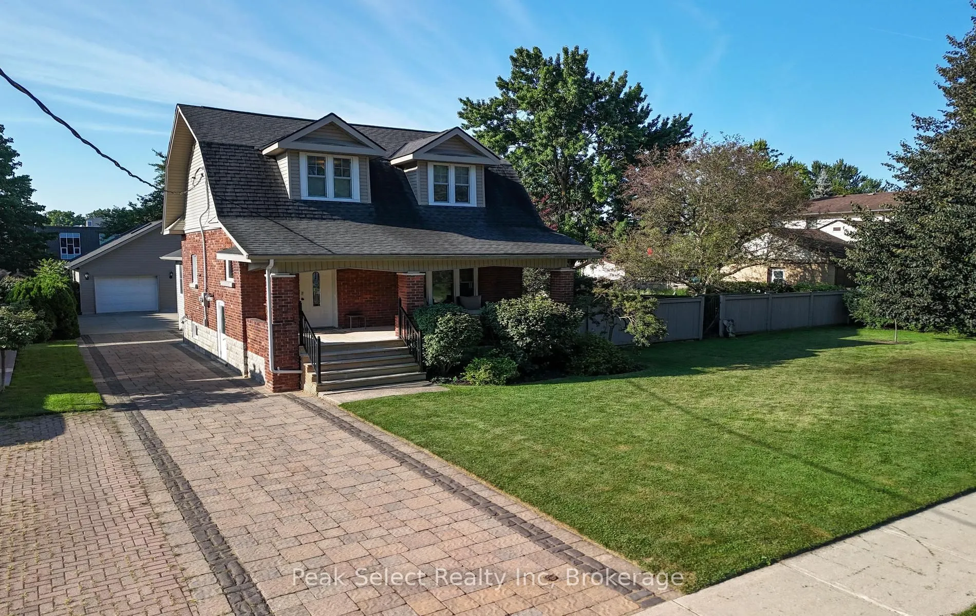 318 Elizabeth Street