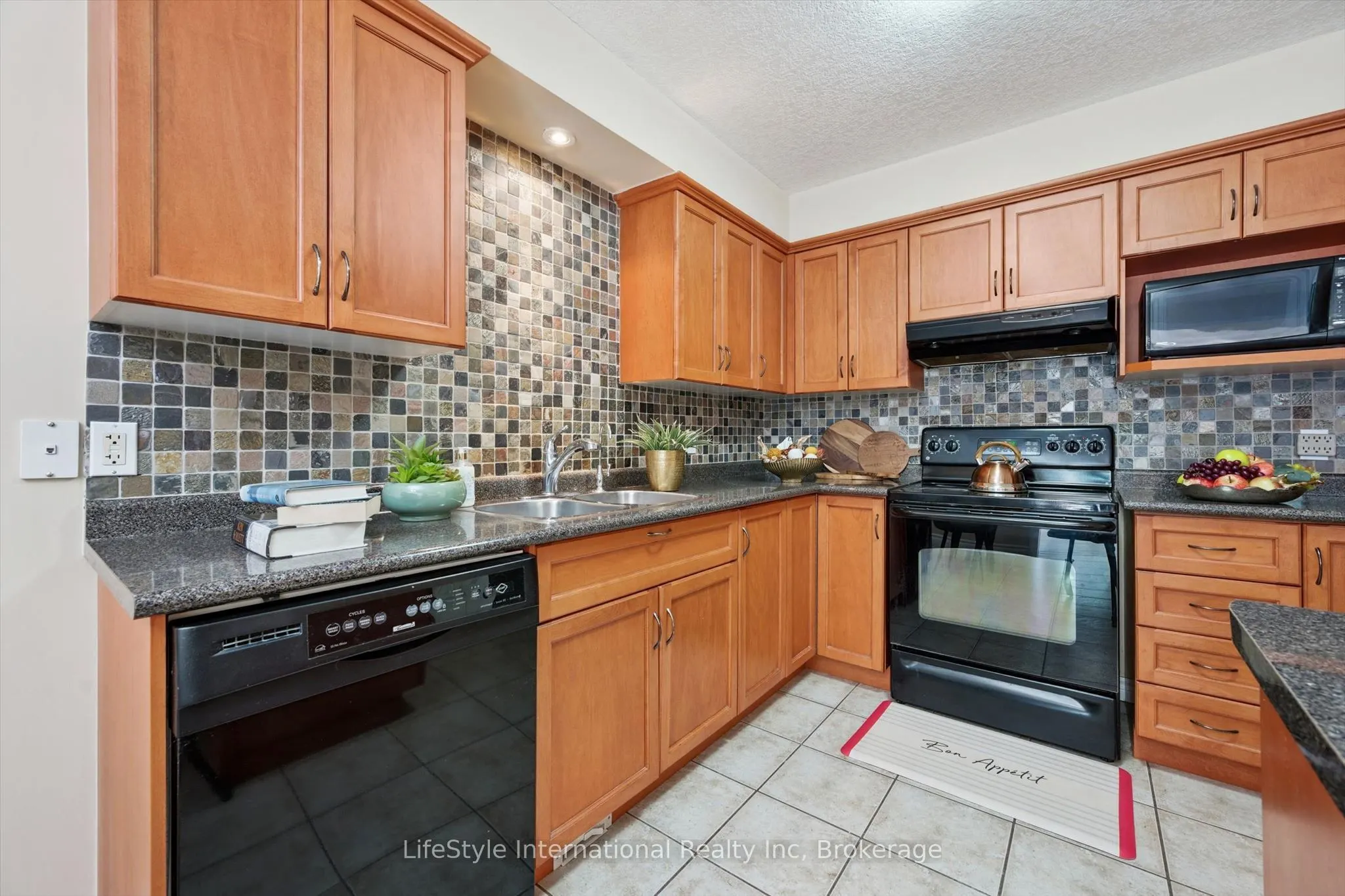 47 HASLER Crescent
