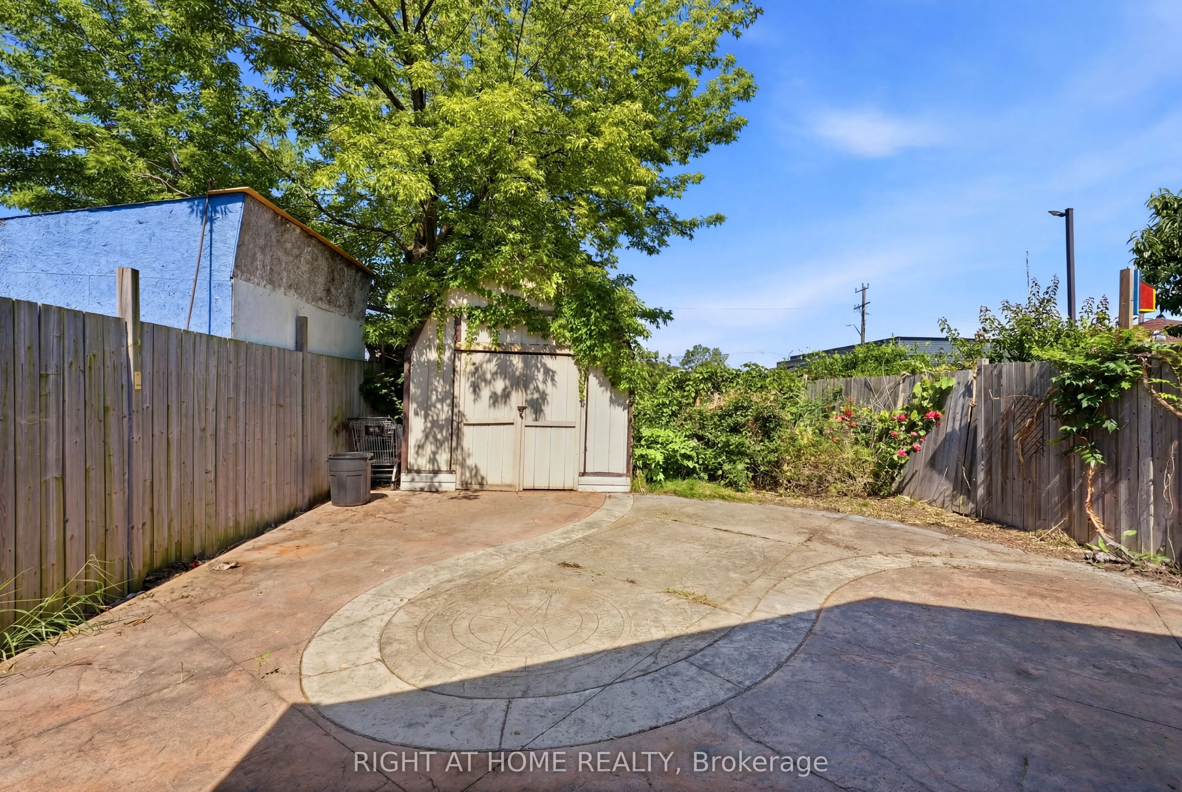 123 Crosthwaite Avenue N