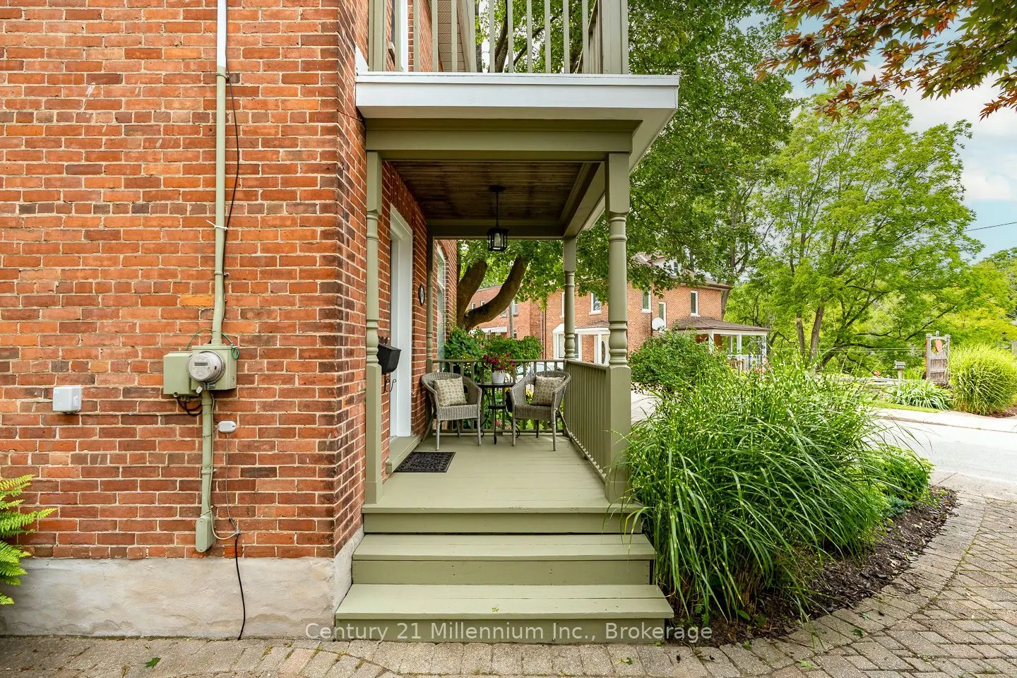 169 5th A Street E