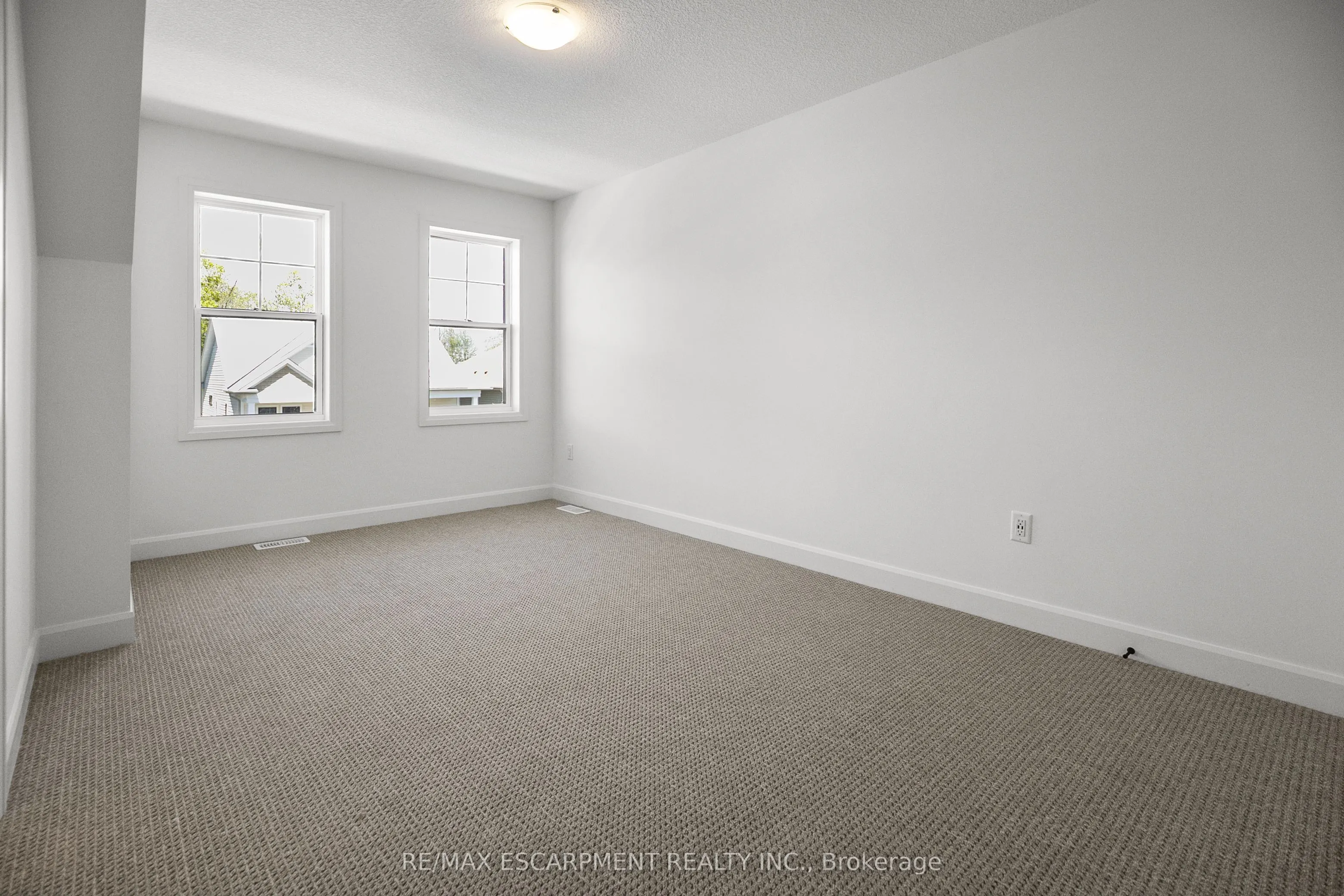 26 BEACHWALK Crescent