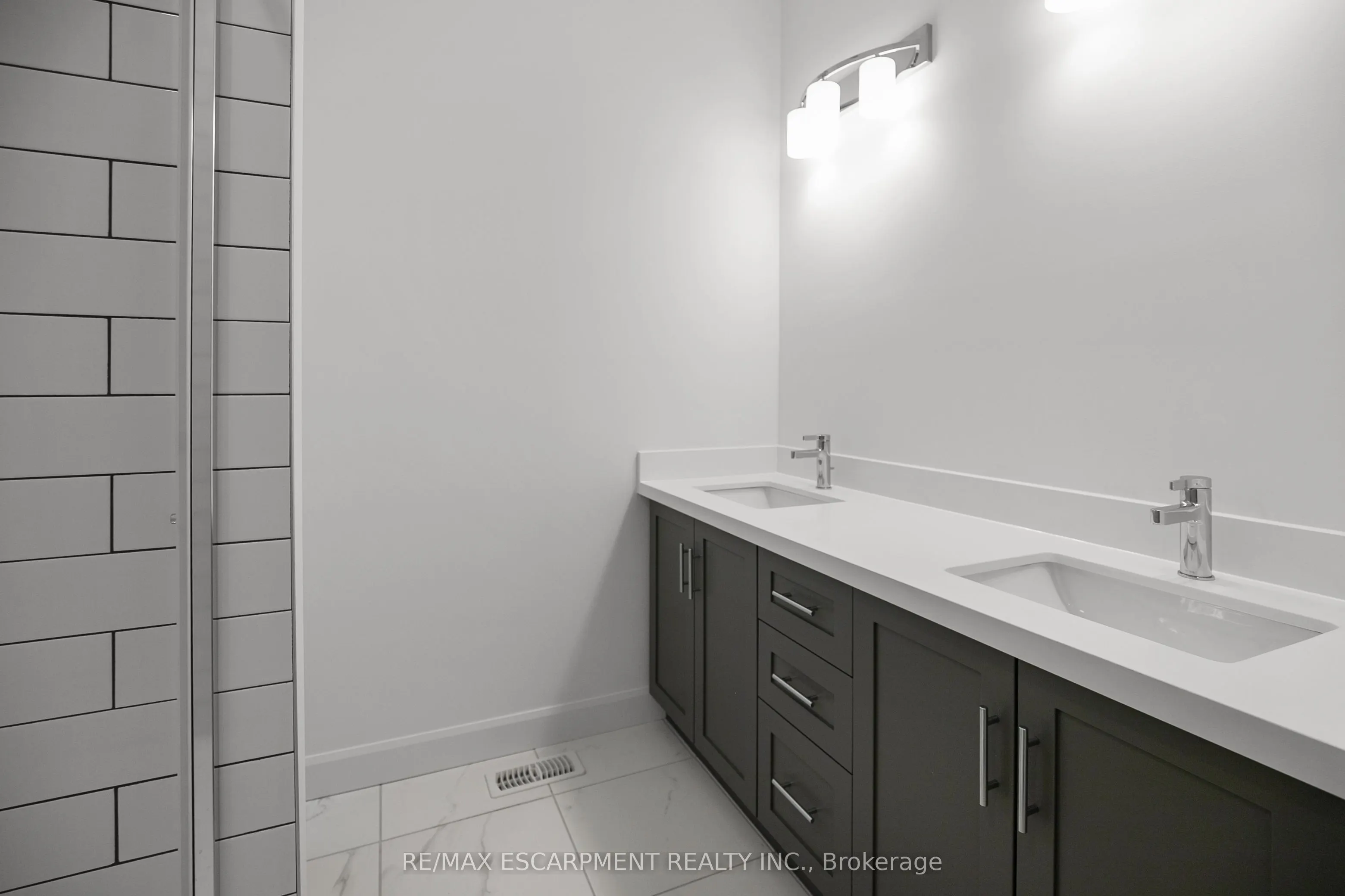26 BEACHWALK Crescent