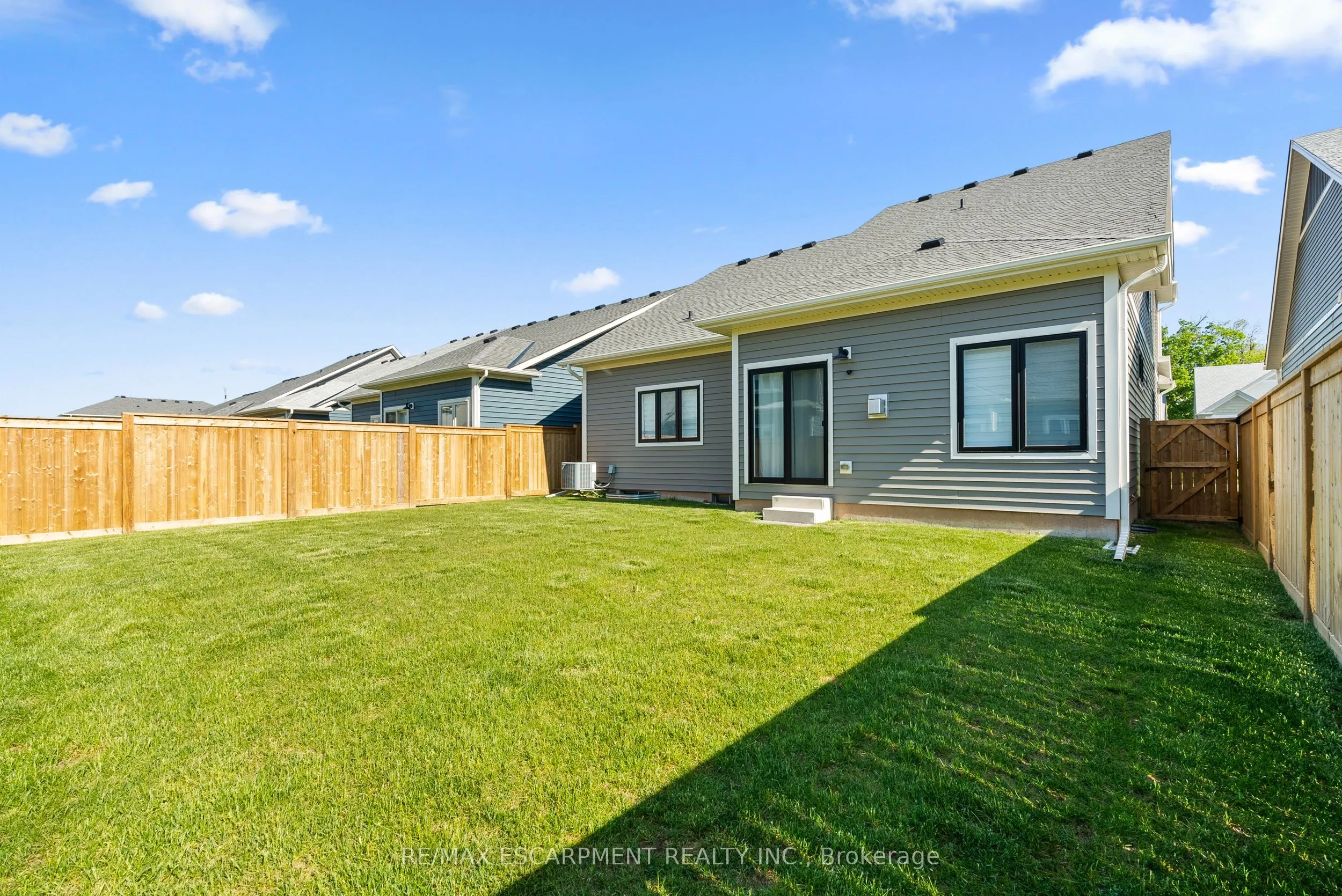 26 BEACHWALK Crescent