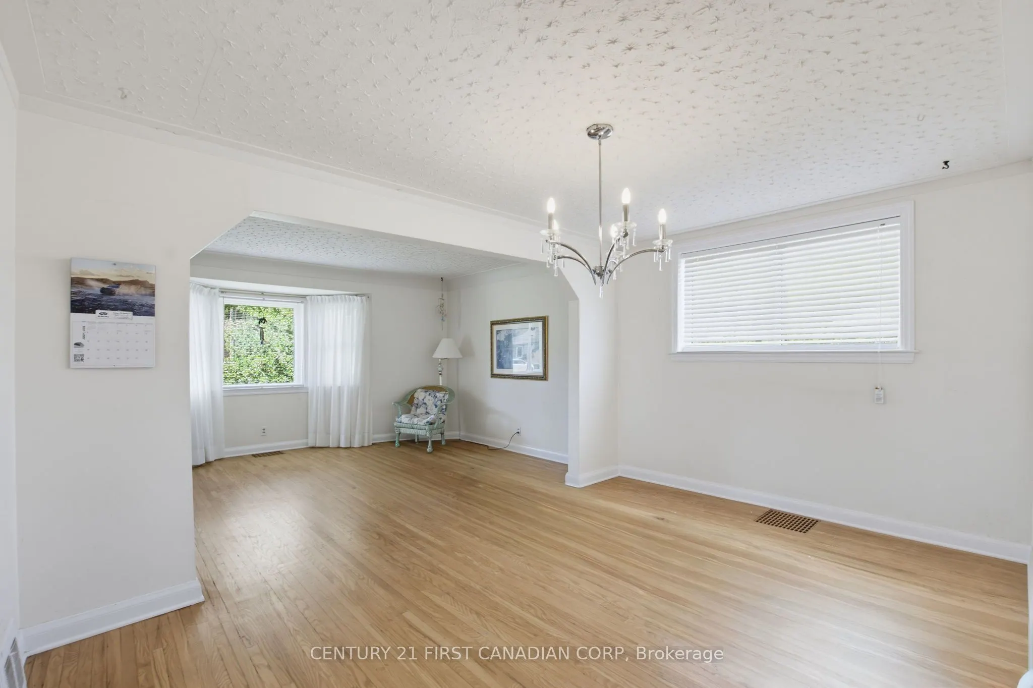 444 Forest Lawn Avenue