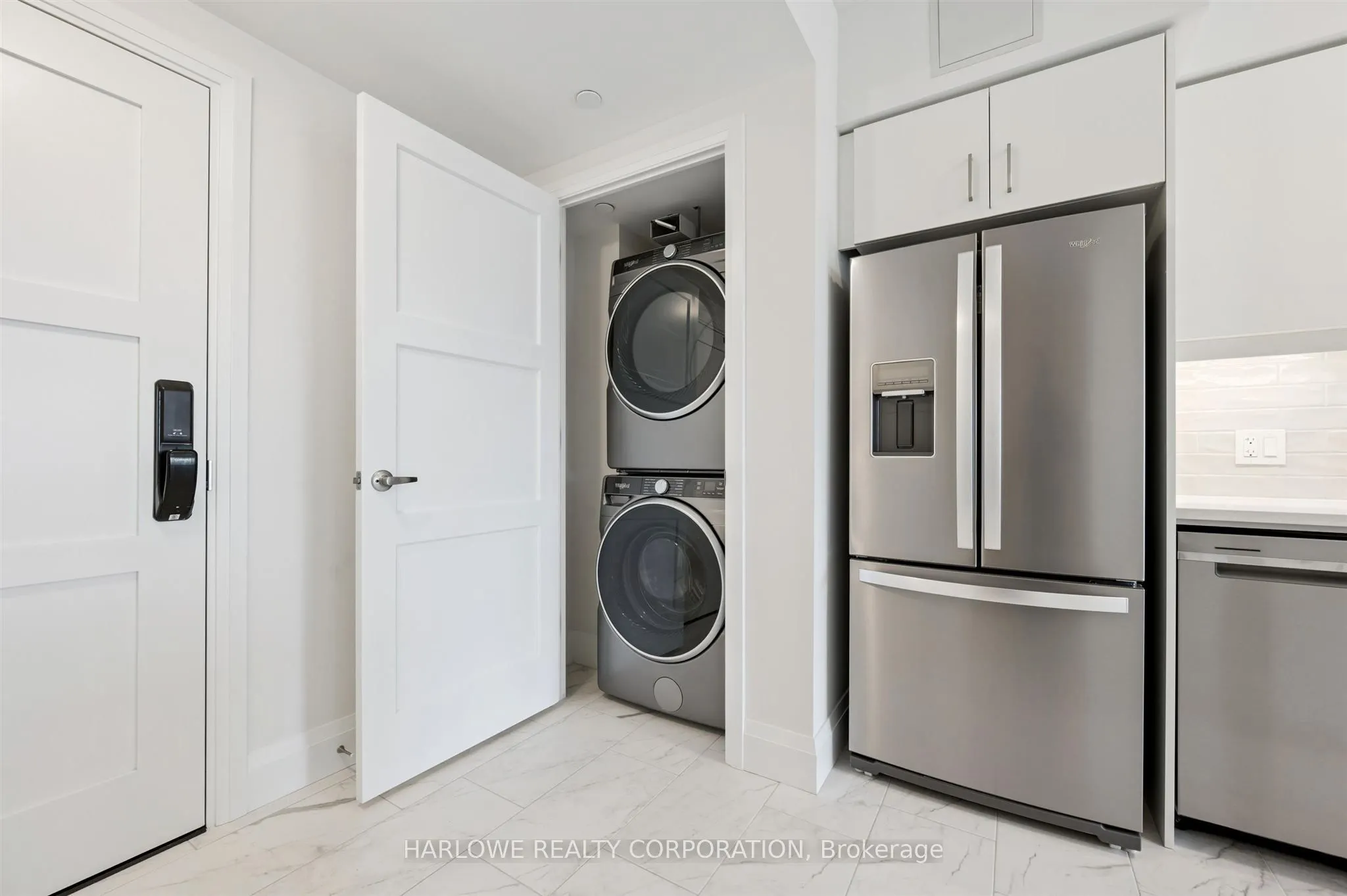 93 Arthur Street S #805