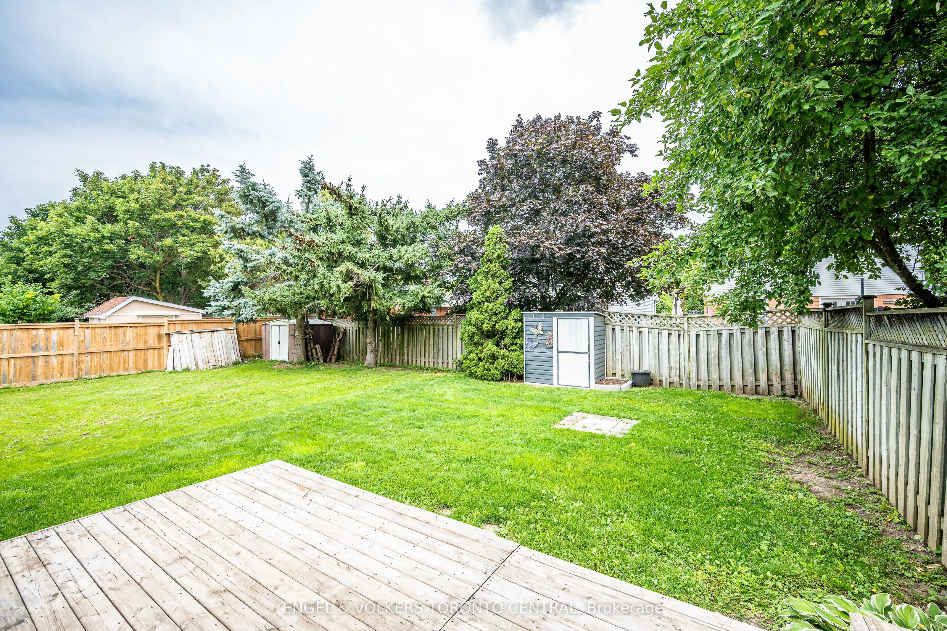 601 Pinerow Crescent