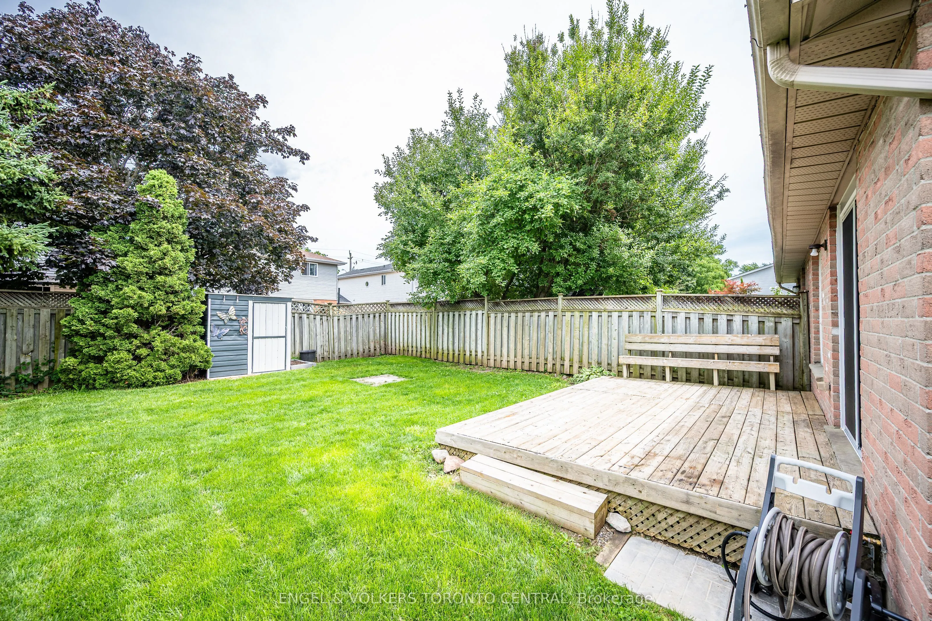 601 Pinerow Crescent