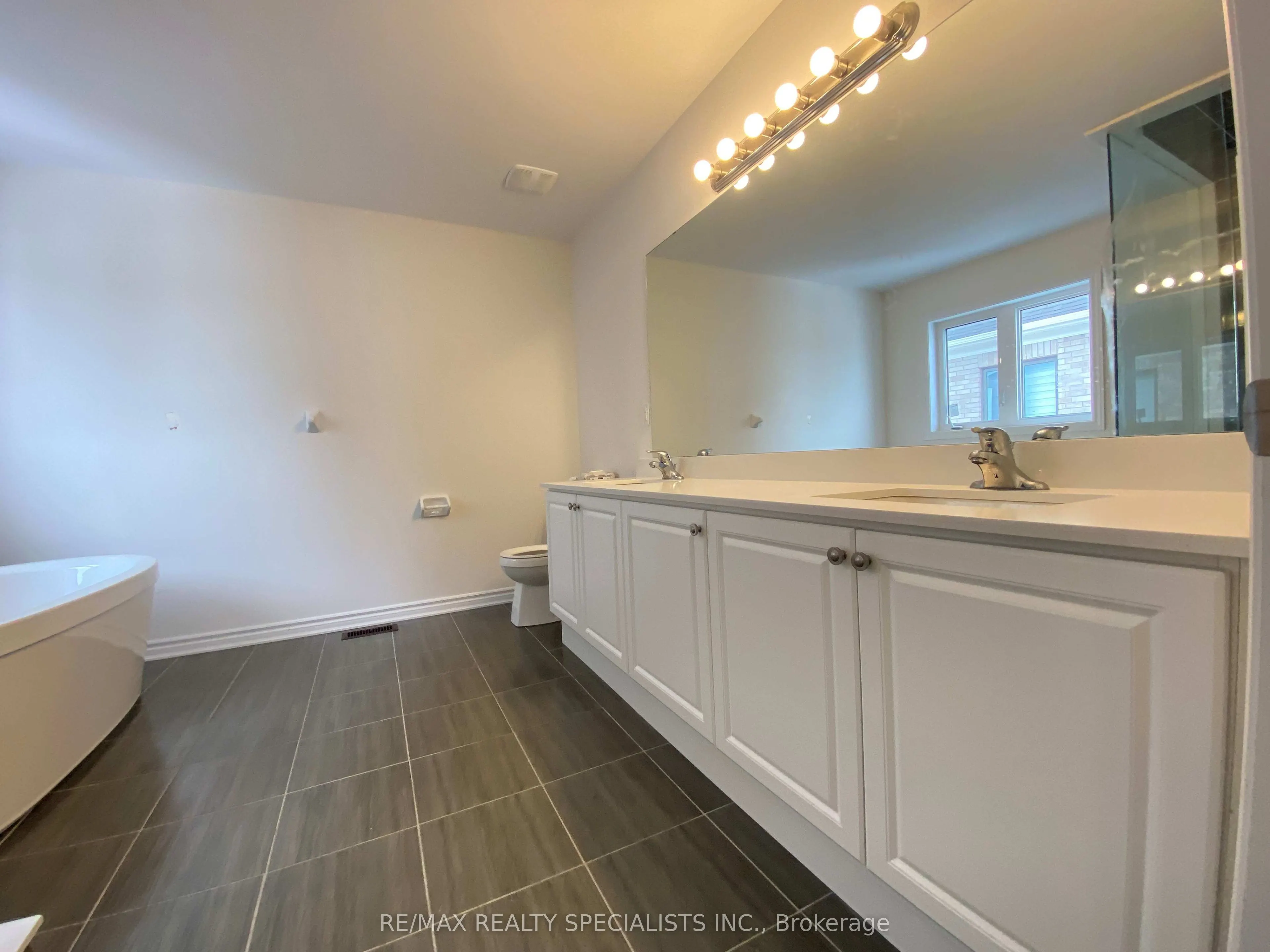17 Oriole Crescent