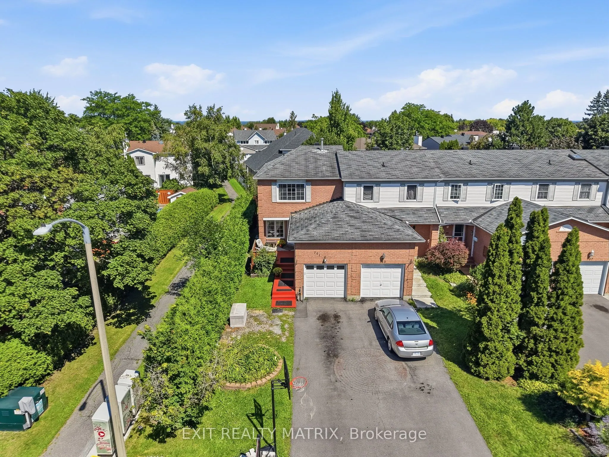 751 Clearcrest Crescent