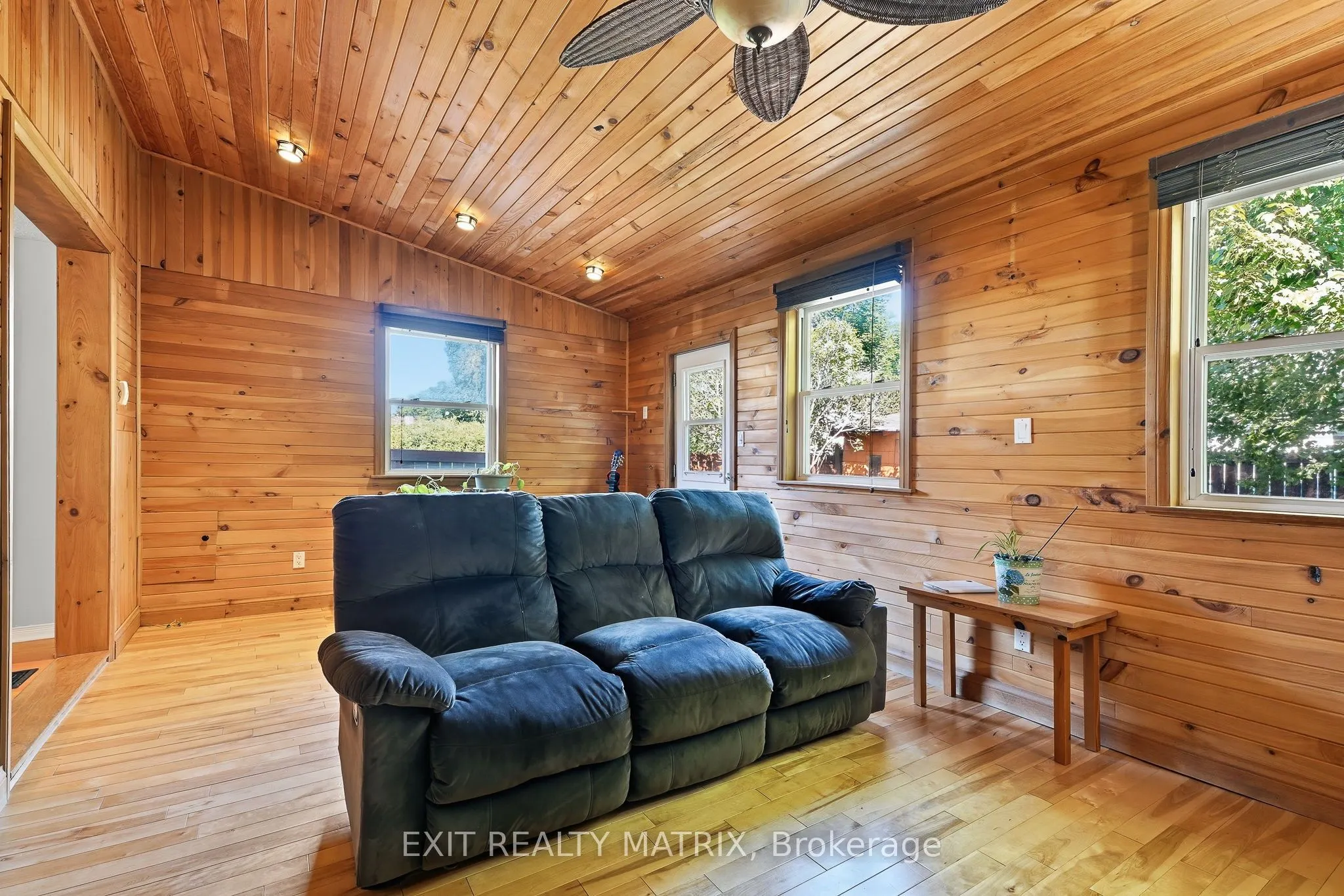 751 Clearcrest Crescent