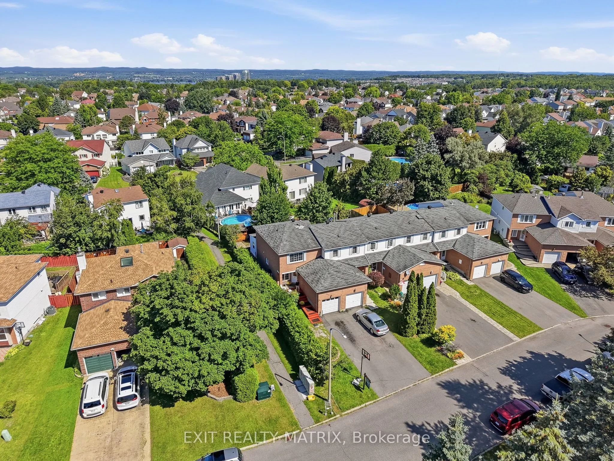 751 Clearcrest Crescent