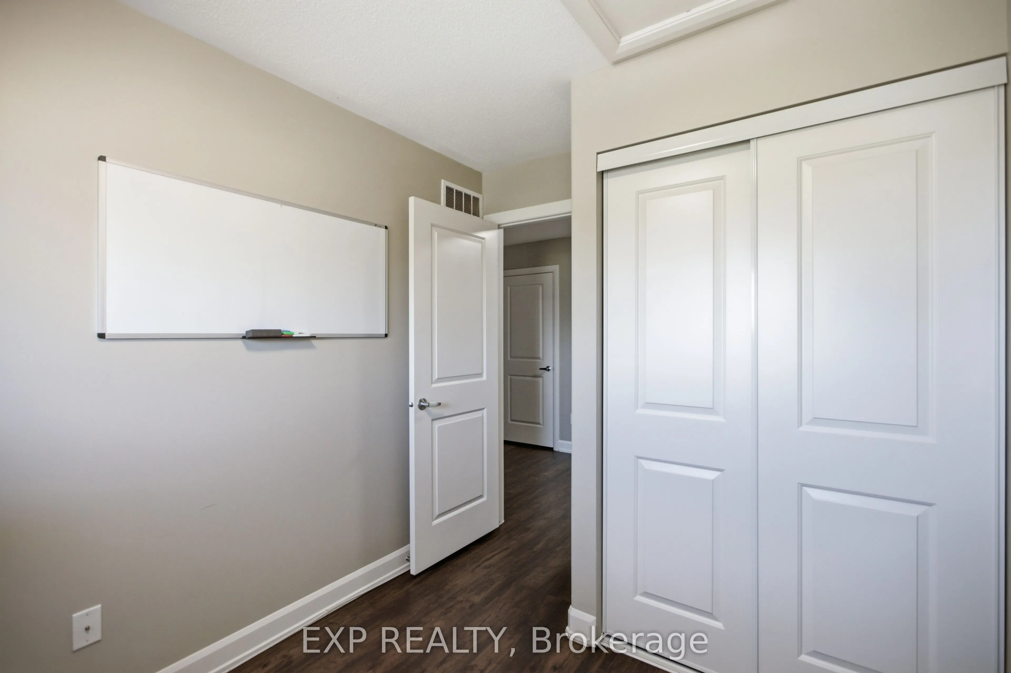 42 Vimy Ridge Crescent