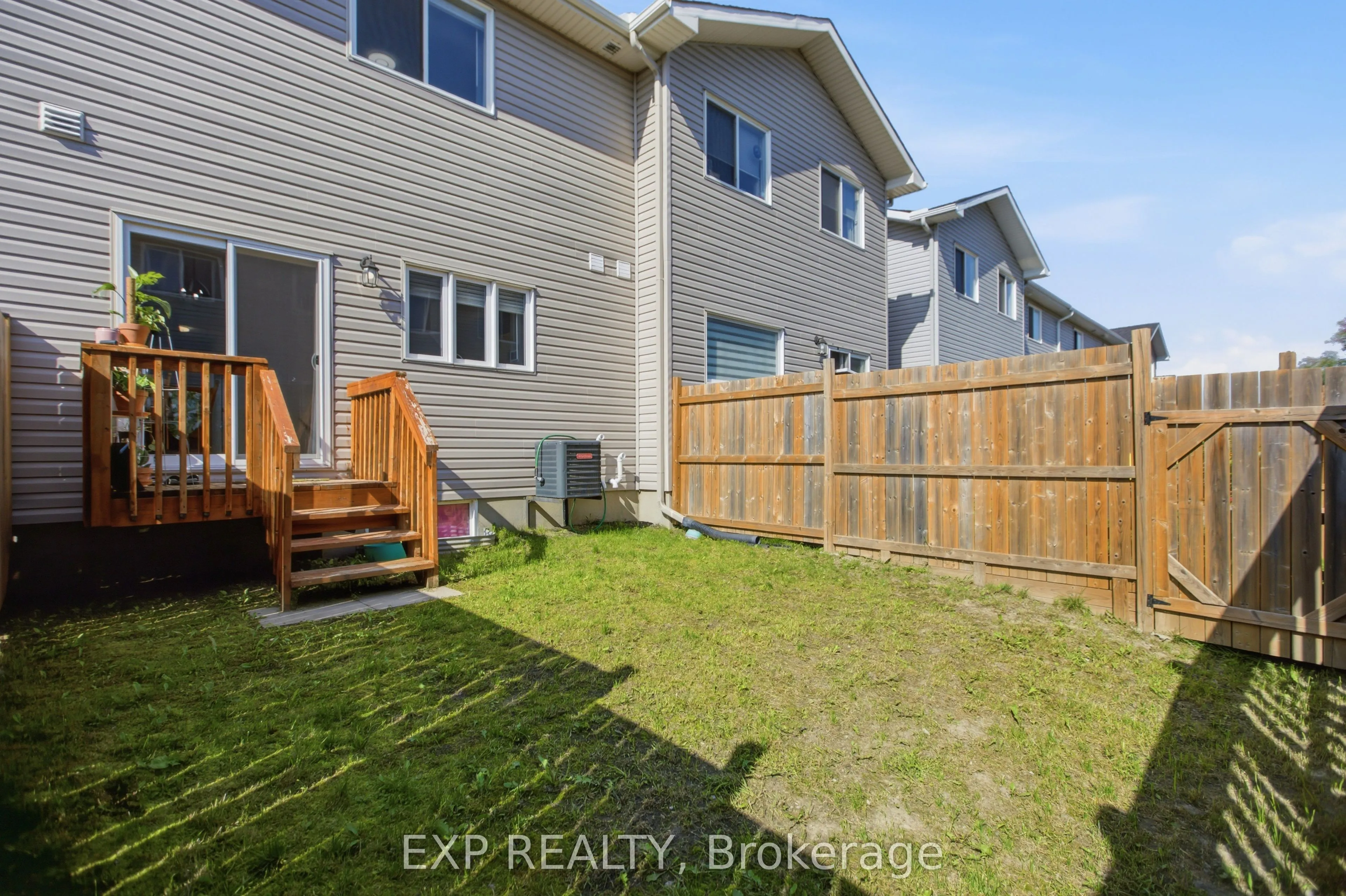 42 Vimy Ridge Crescent