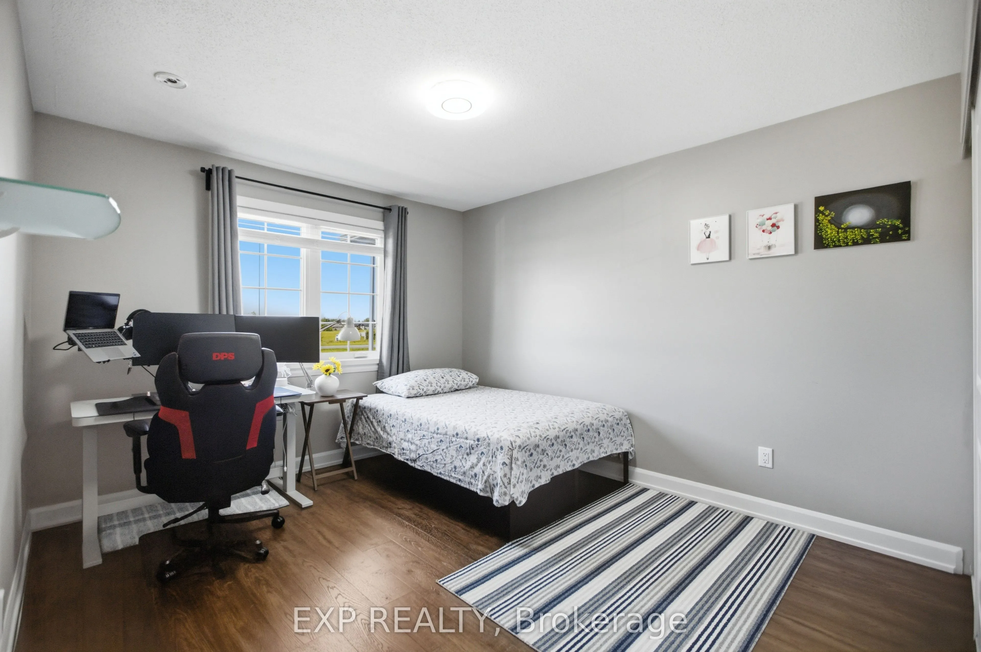 42 Vimy Ridge Crescent