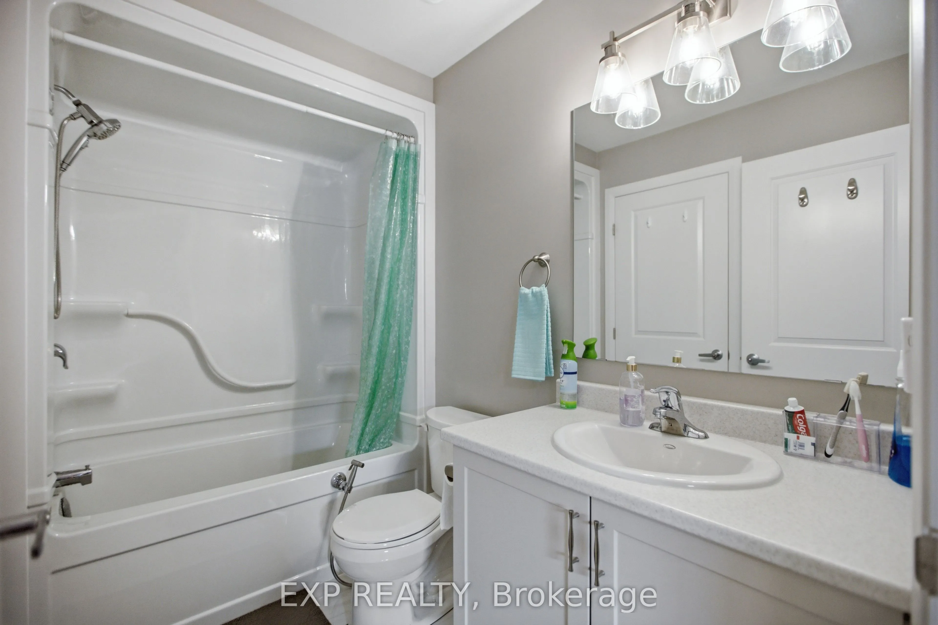 42 Vimy Ridge Crescent