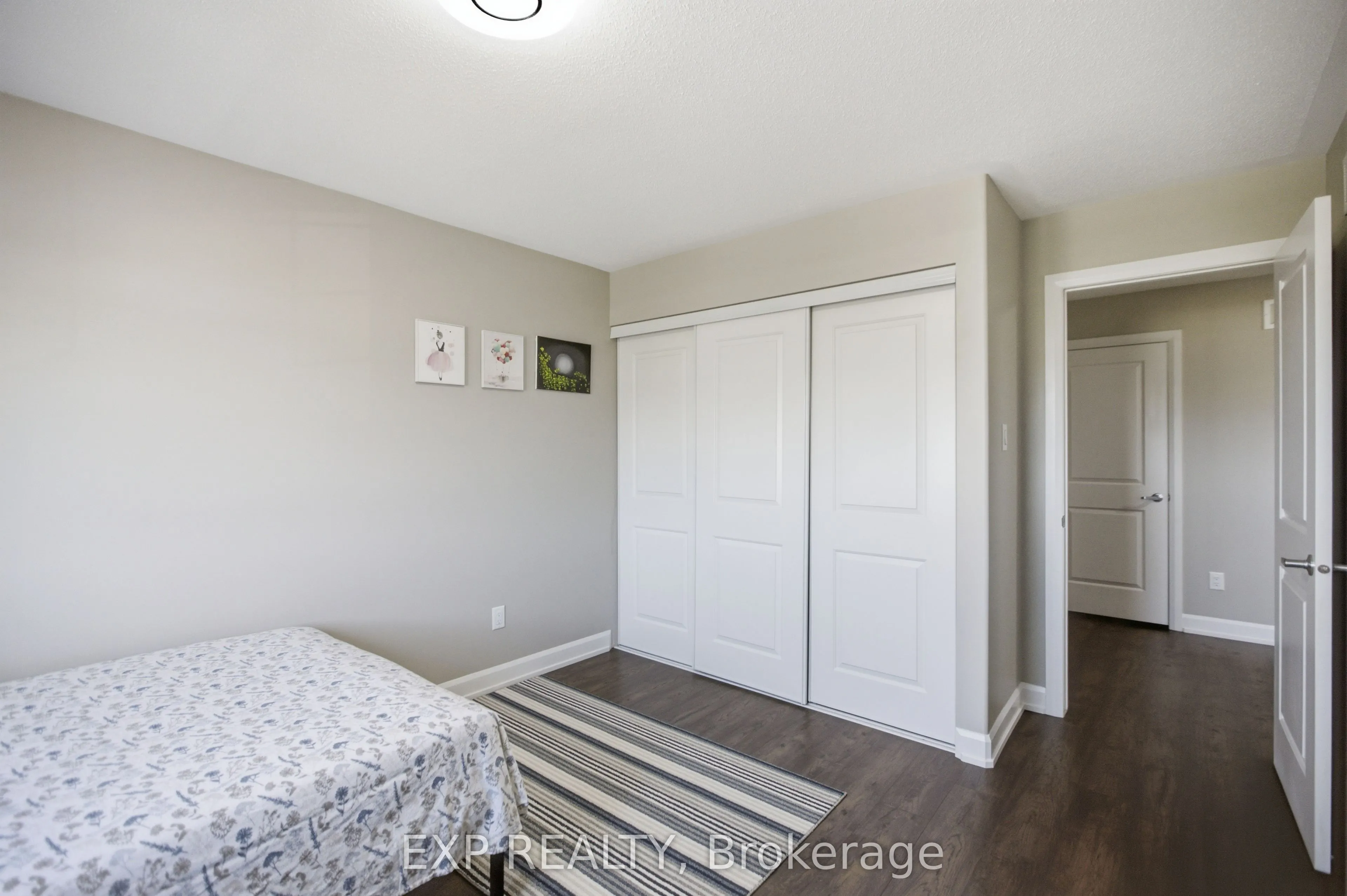 42 Vimy Ridge Crescent