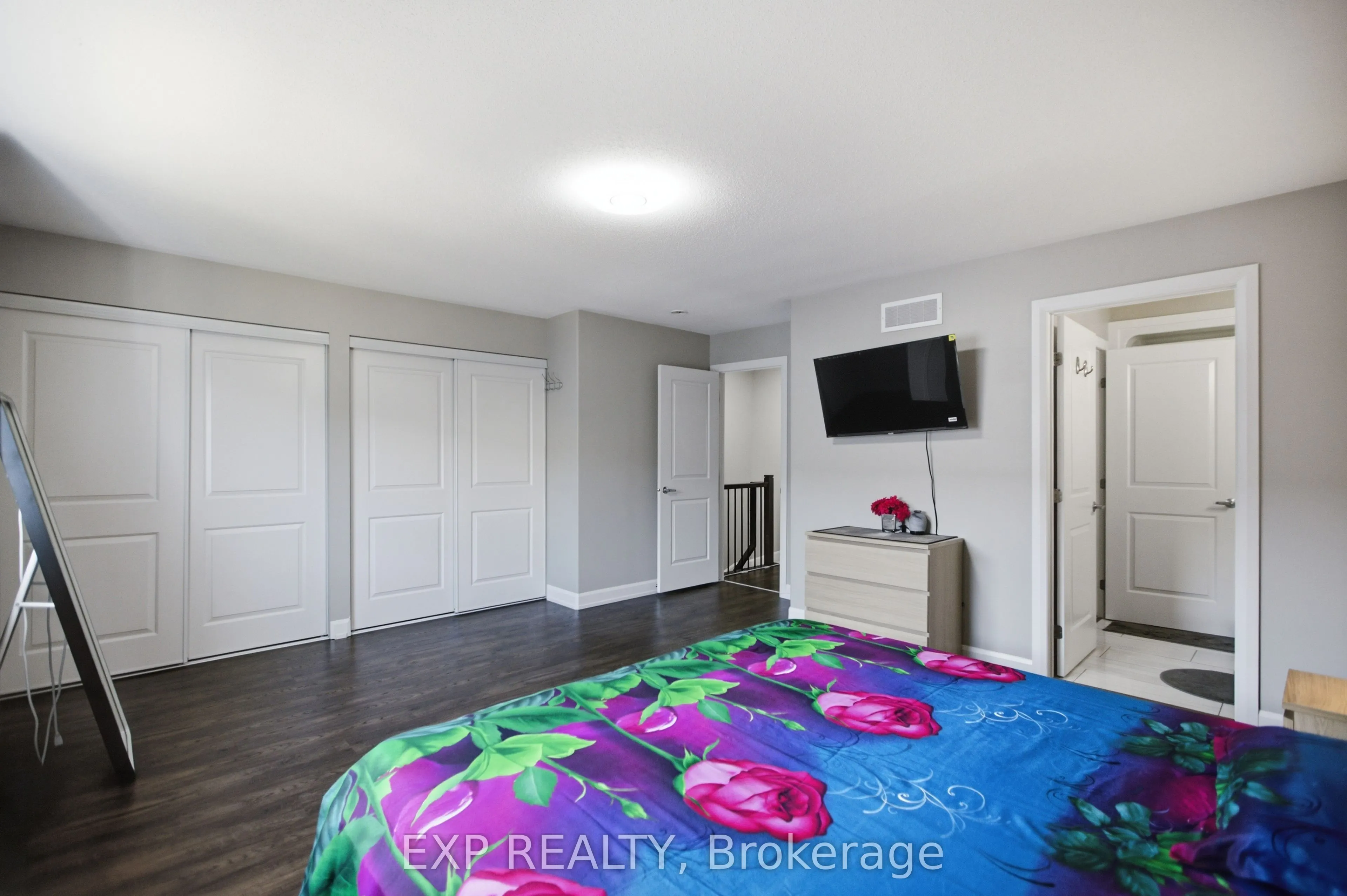 42 Vimy Ridge Crescent