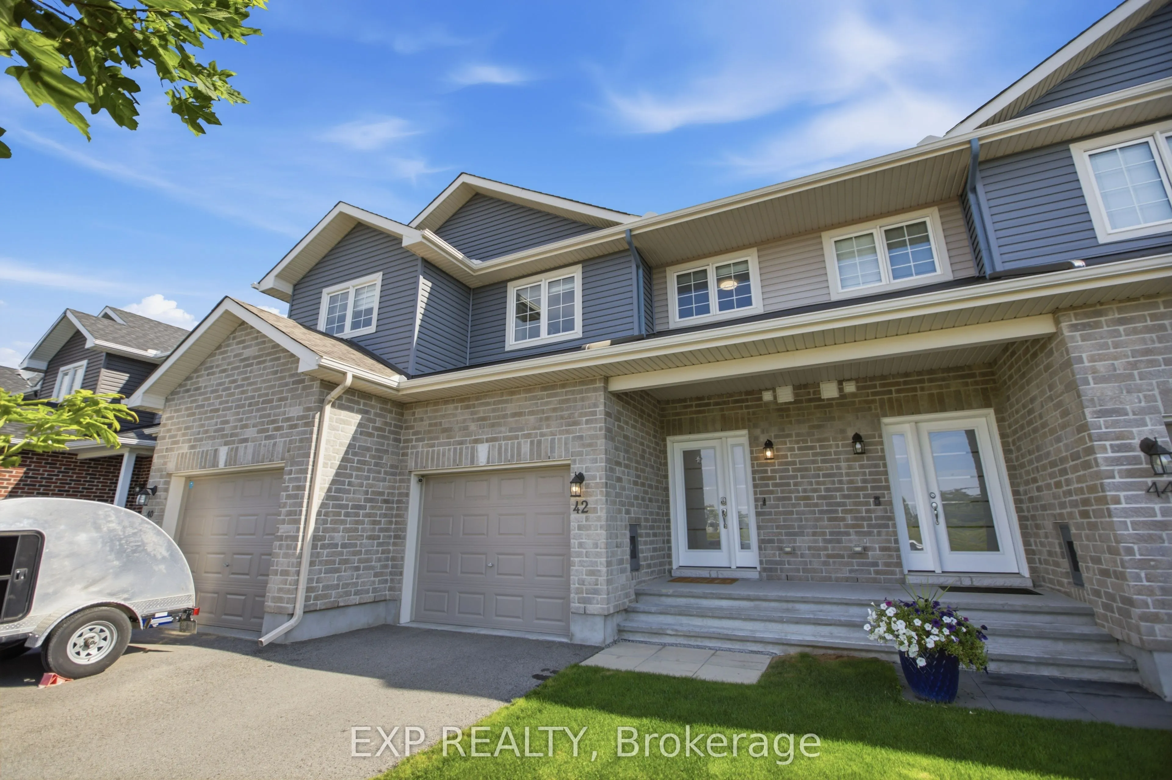 42 Vimy Ridge Crescent