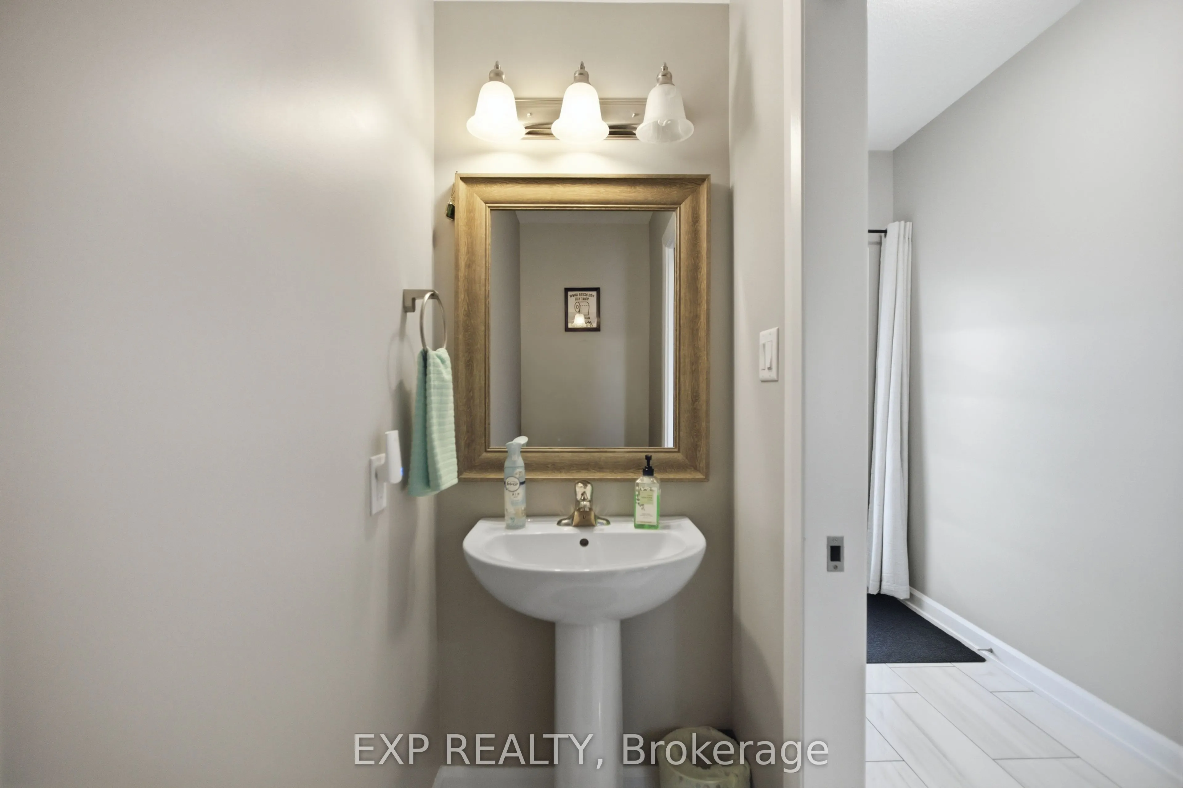 42 Vimy Ridge Crescent