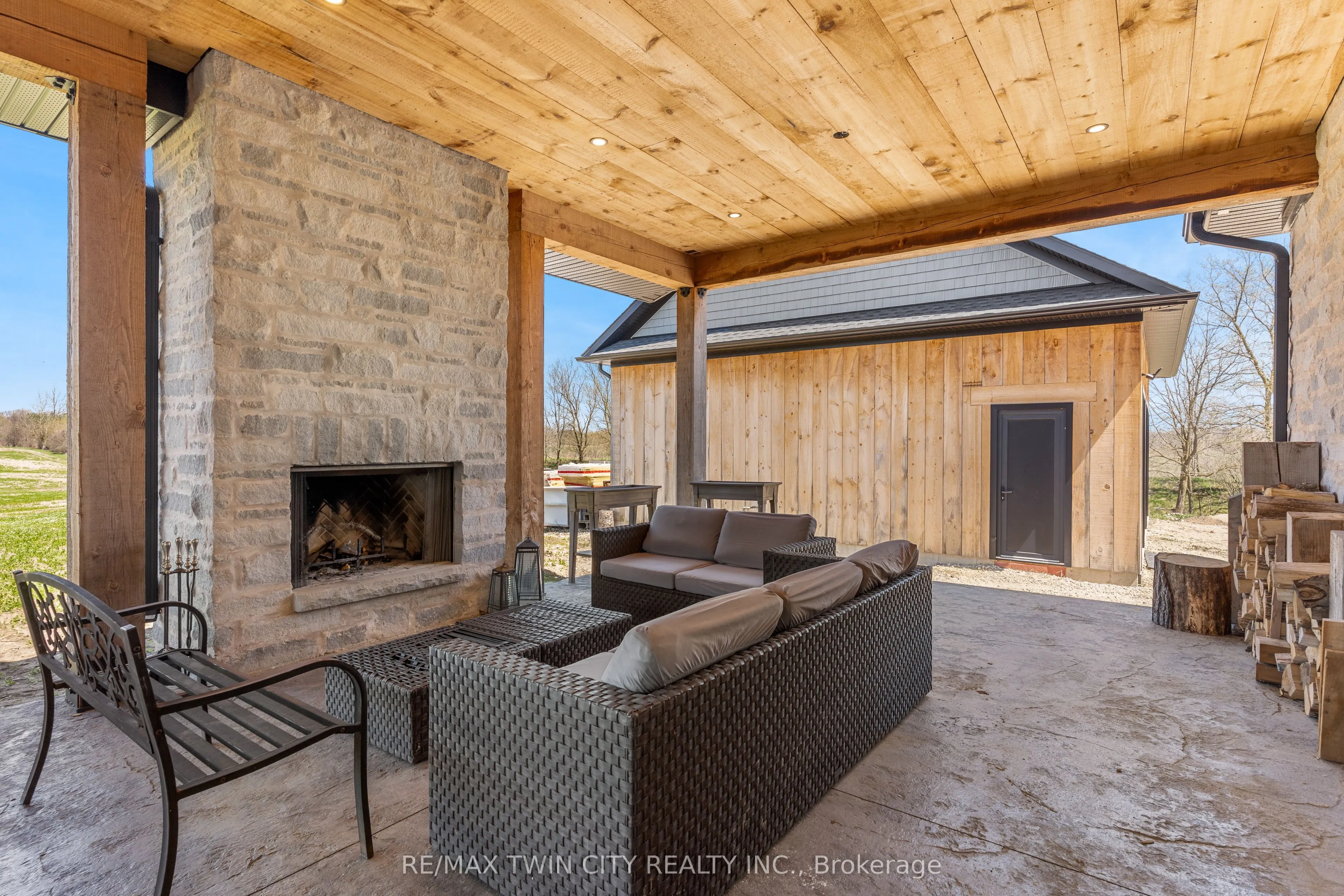 742 Country Squire Road