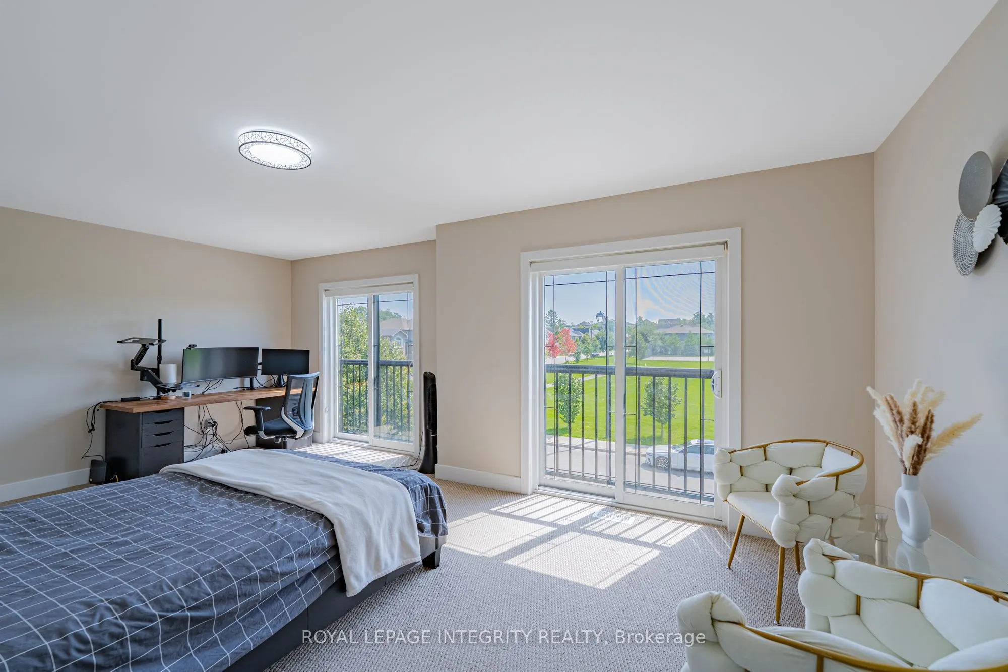 176 ESCARPMENT Crescent