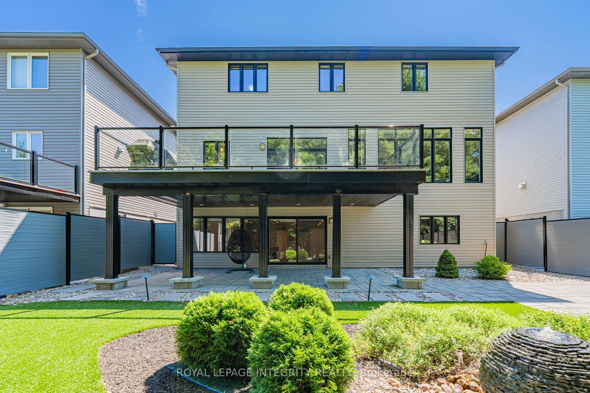176 ESCARPMENT Crescent