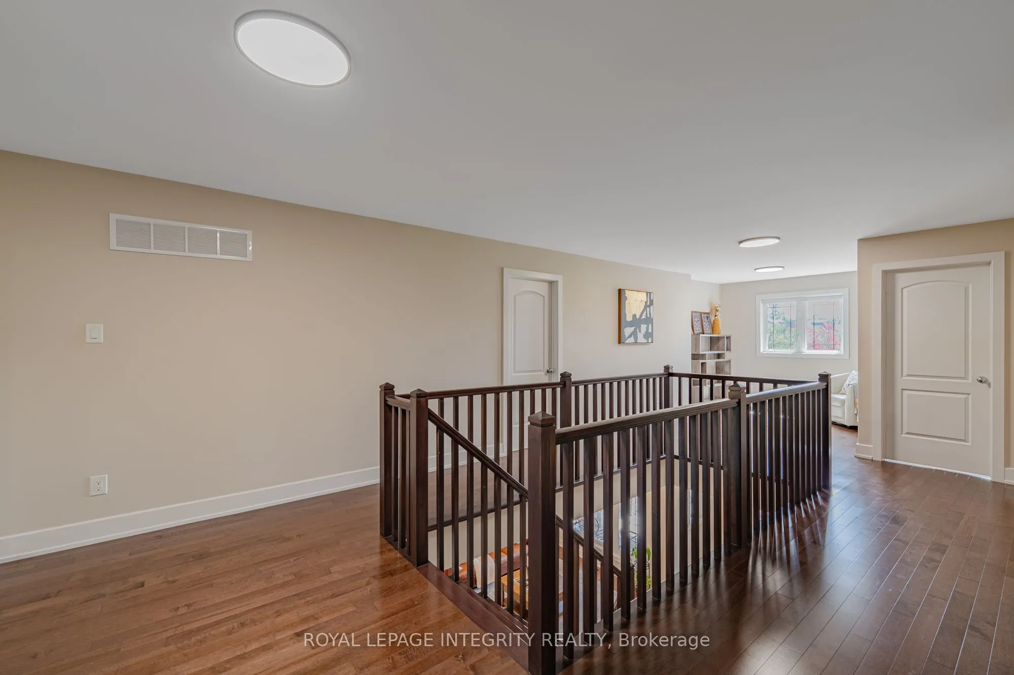 176 ESCARPMENT Crescent