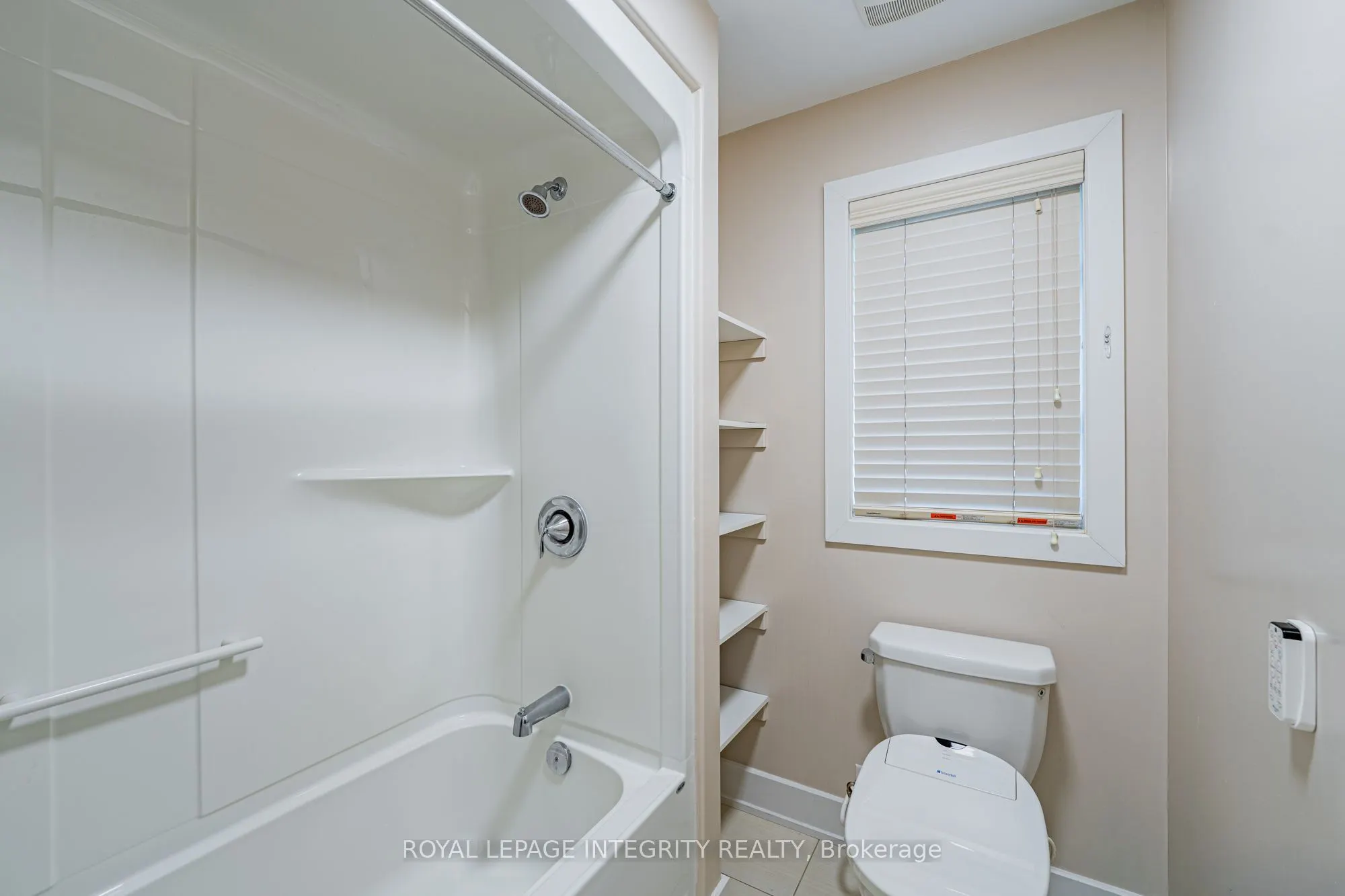 176 ESCARPMENT Crescent