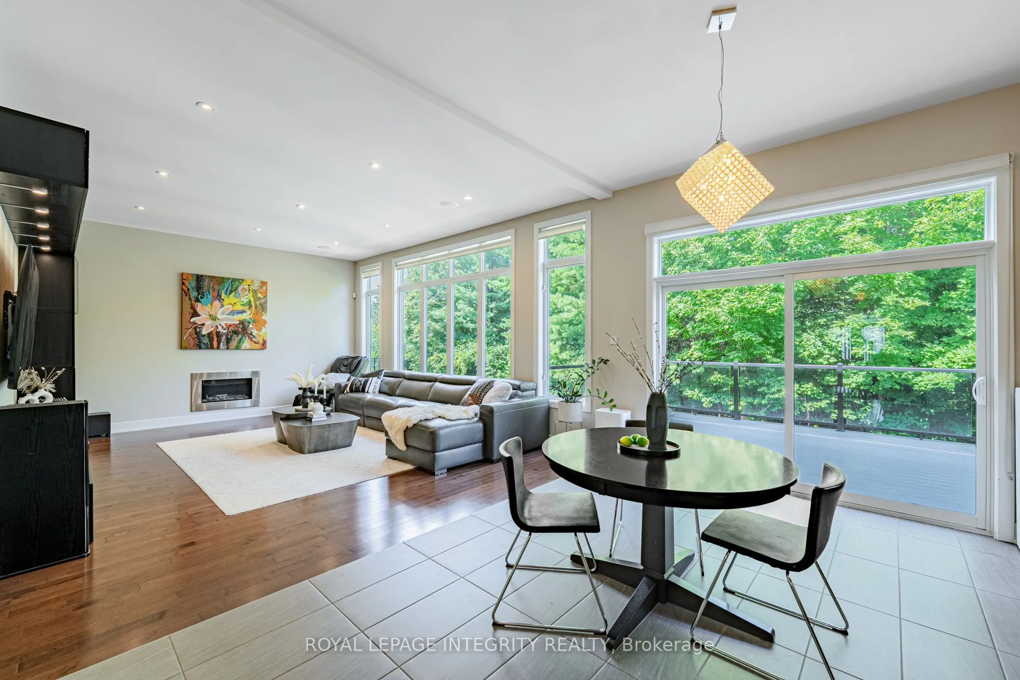 176 ESCARPMENT Crescent