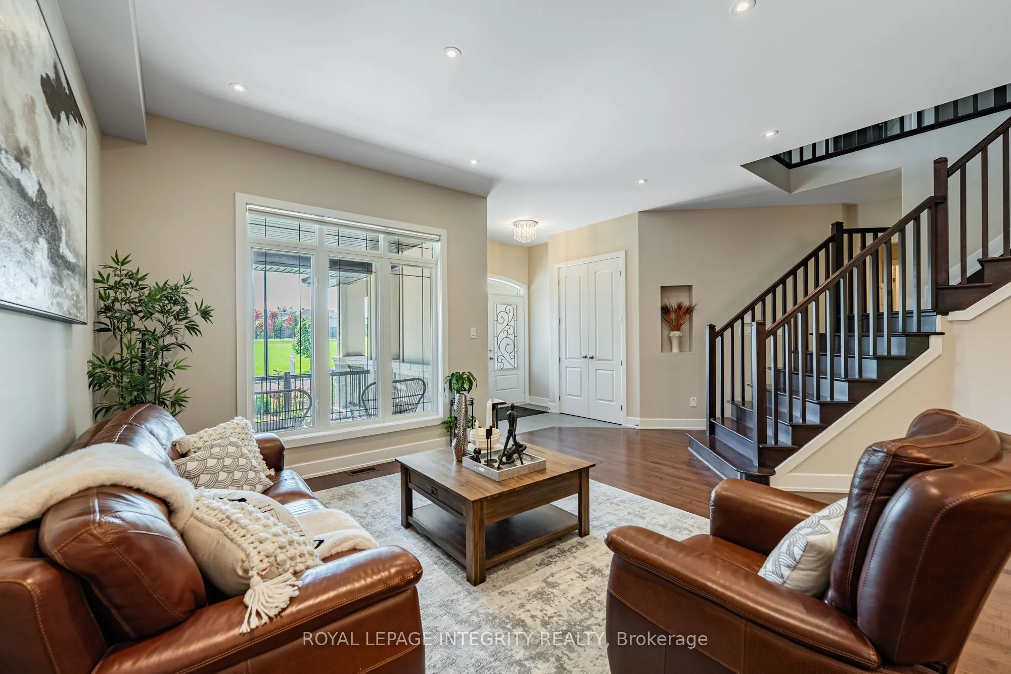 176 ESCARPMENT Crescent