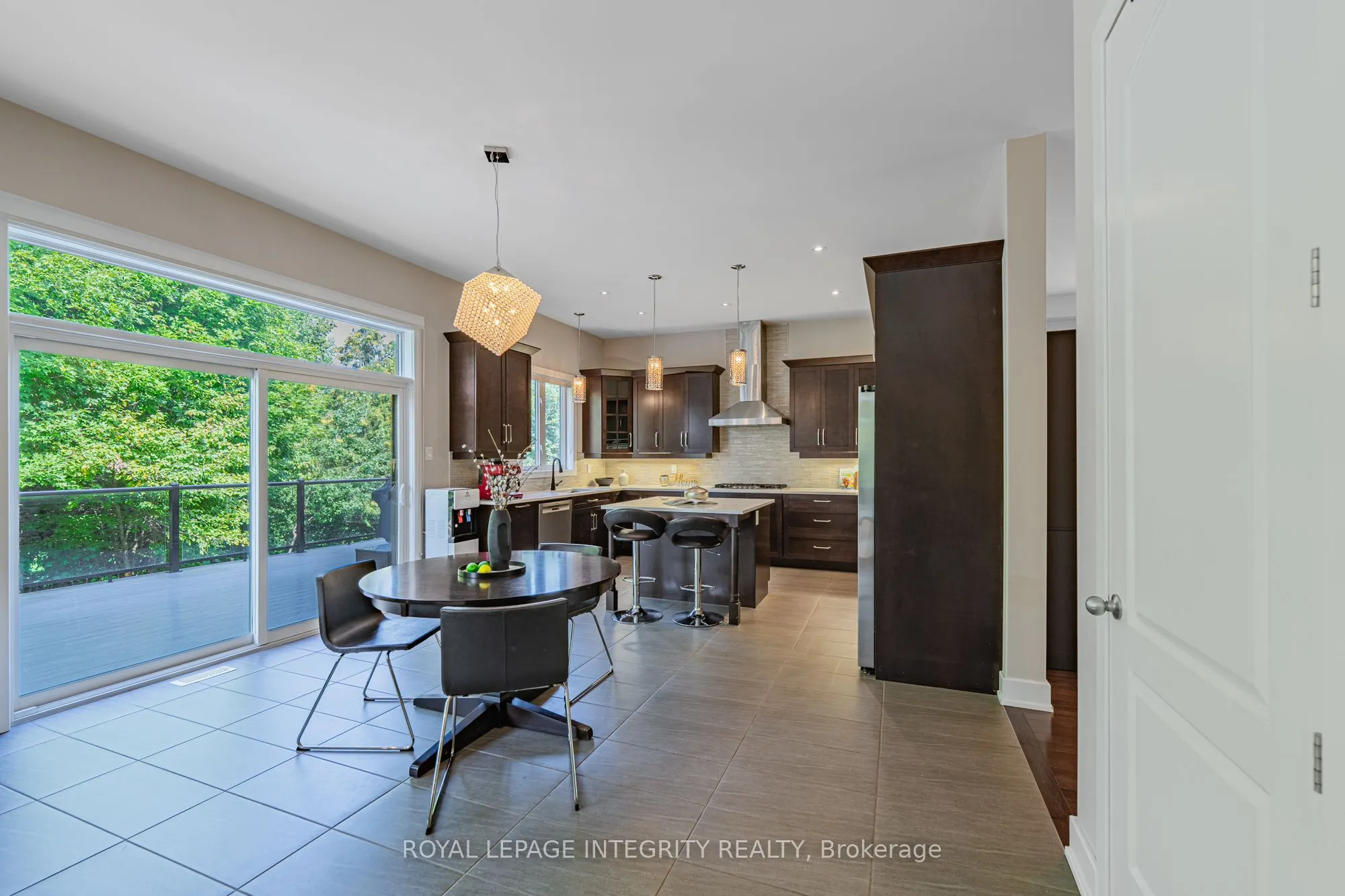 176 ESCARPMENT Crescent