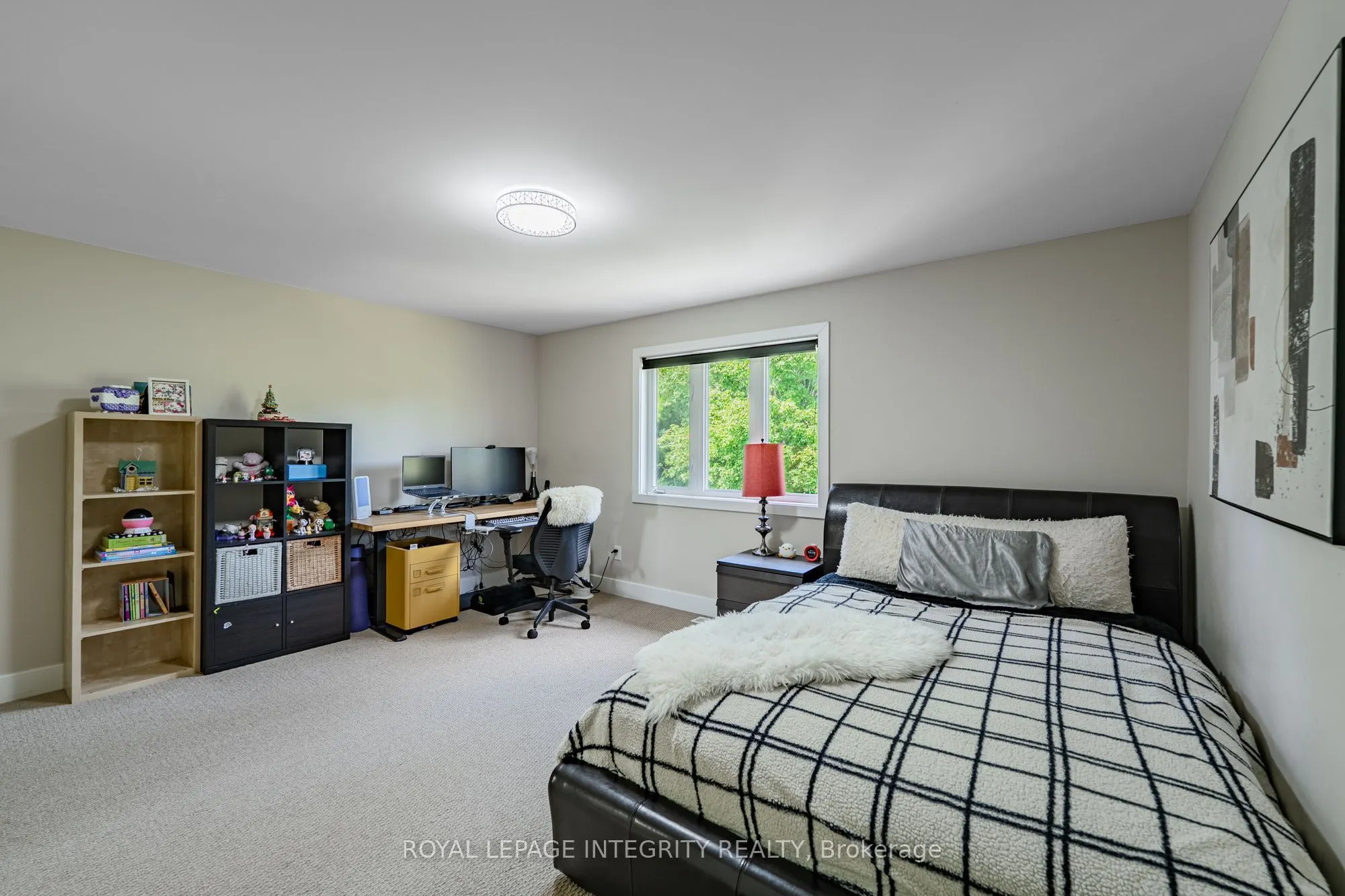 176 ESCARPMENT Crescent