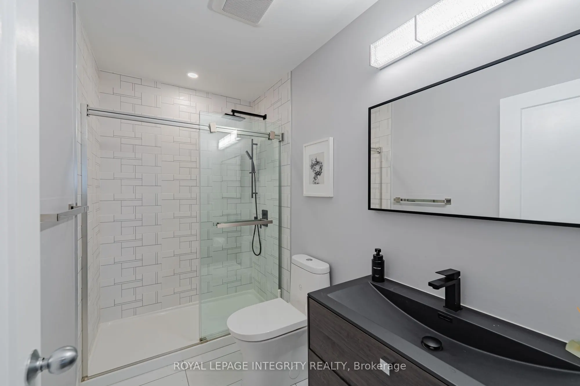 176 ESCARPMENT Crescent