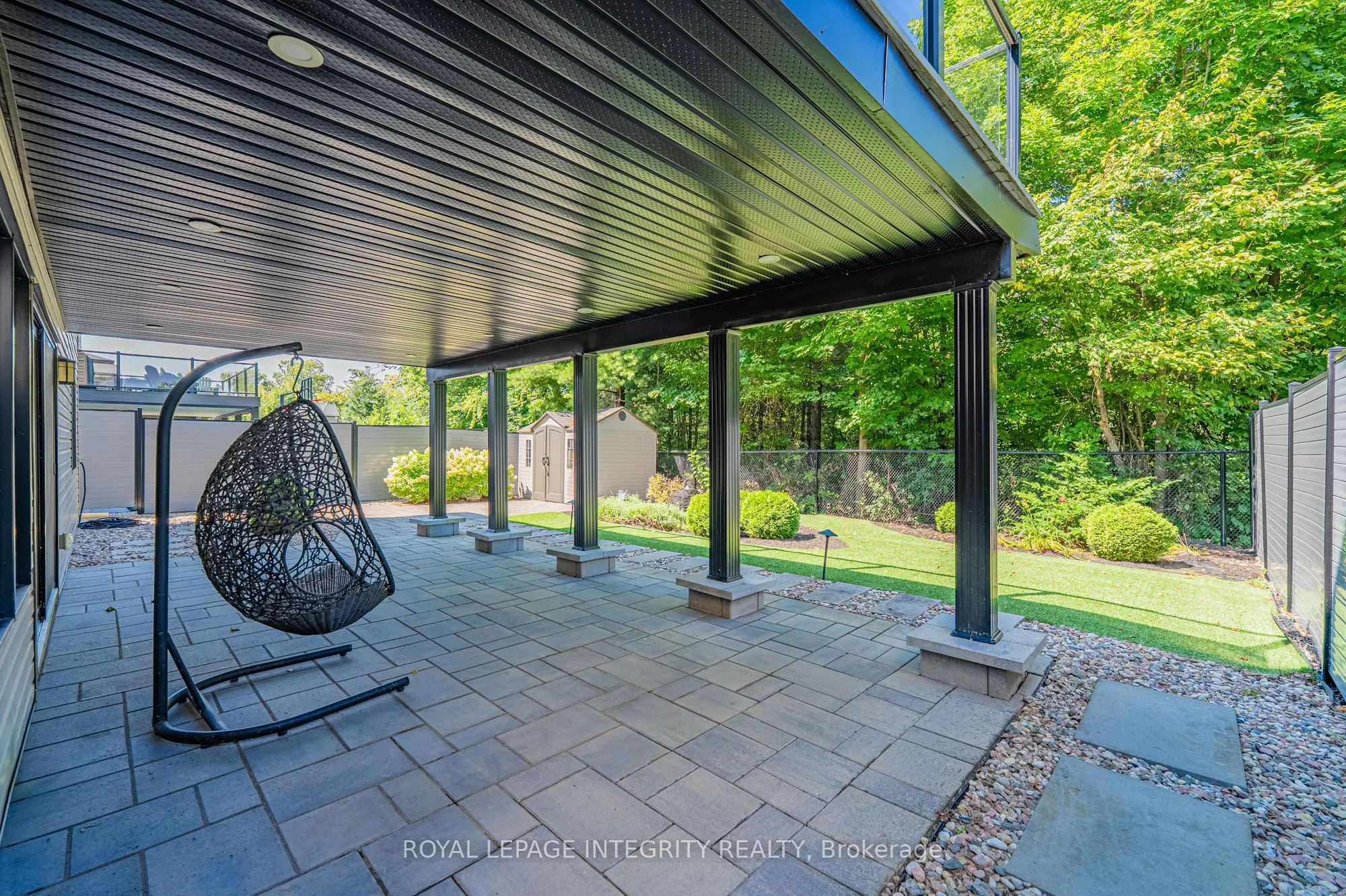 176 ESCARPMENT Crescent