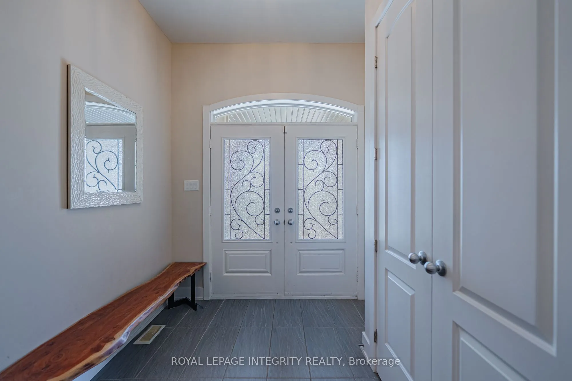 176 ESCARPMENT Crescent