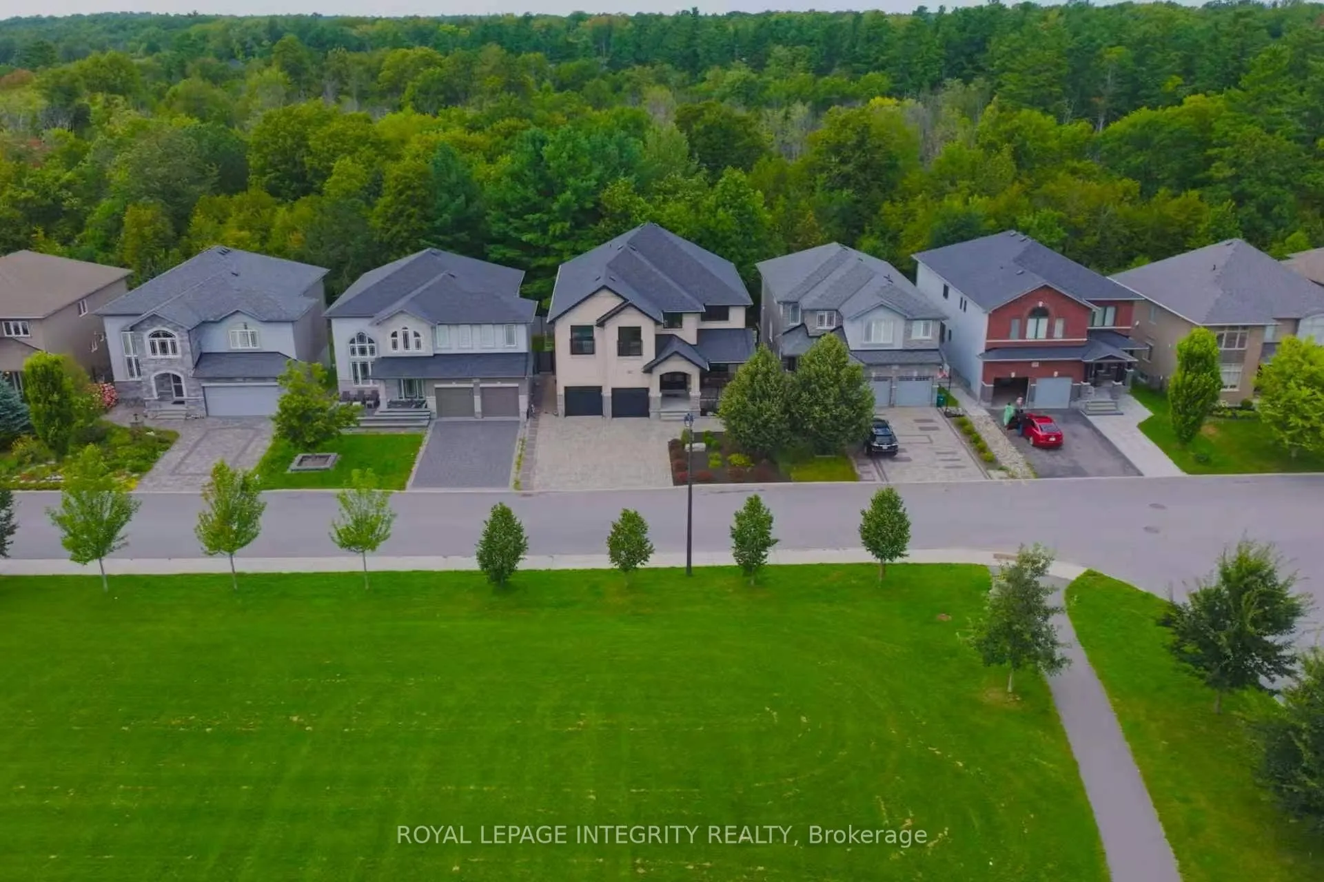 176 ESCARPMENT Crescent