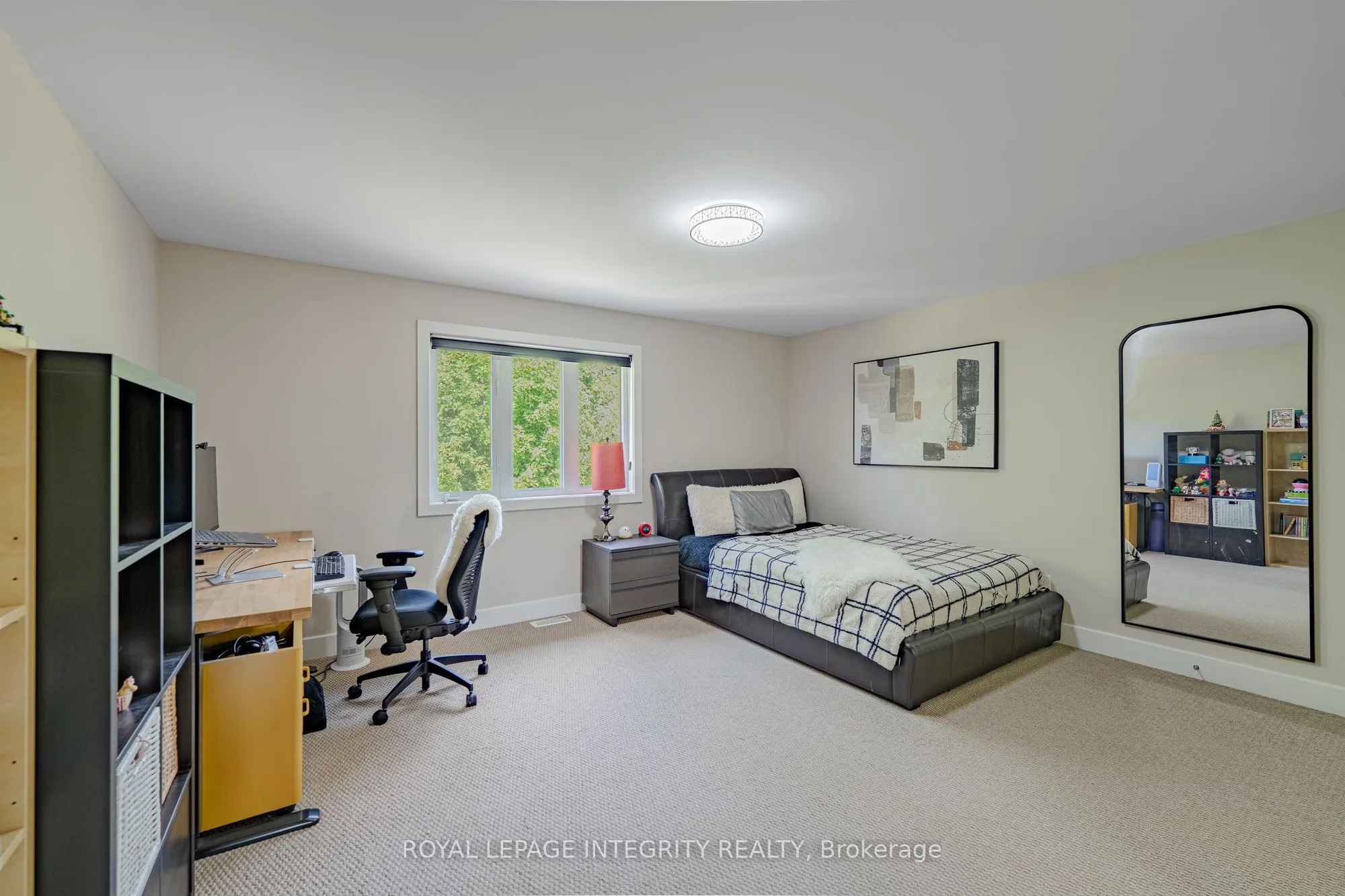 176 ESCARPMENT Crescent