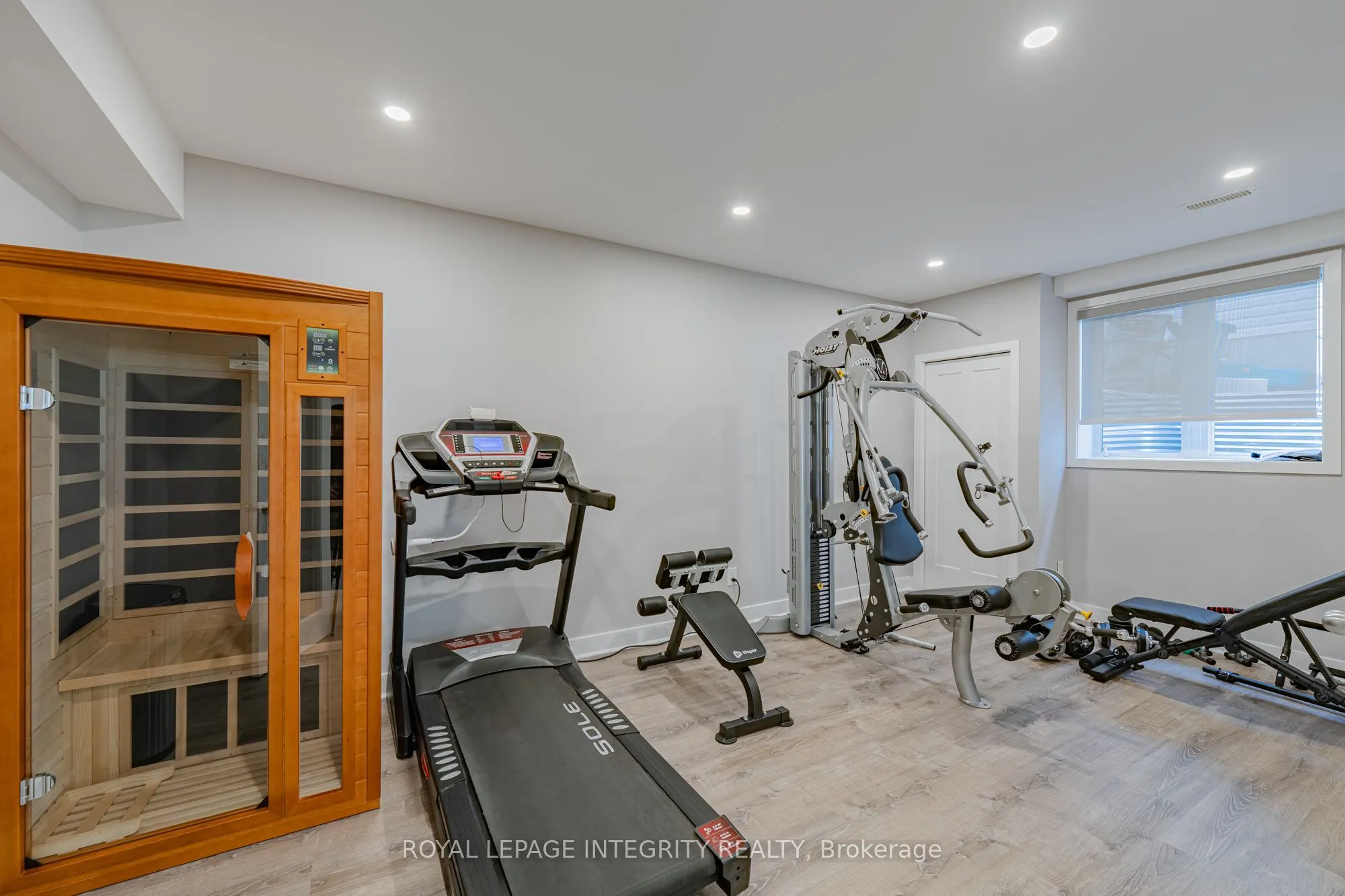 176 ESCARPMENT Crescent