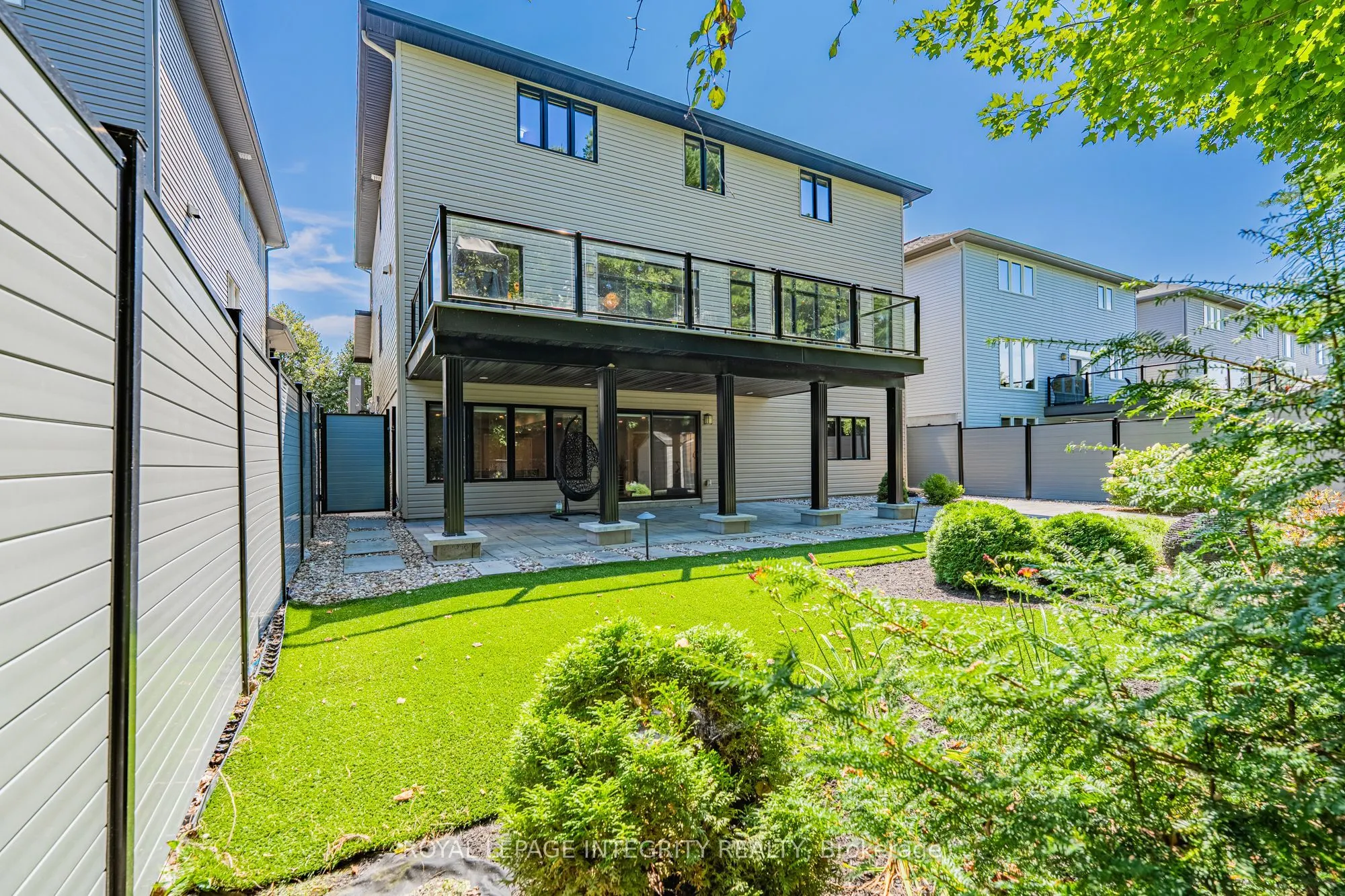 176 ESCARPMENT Crescent
